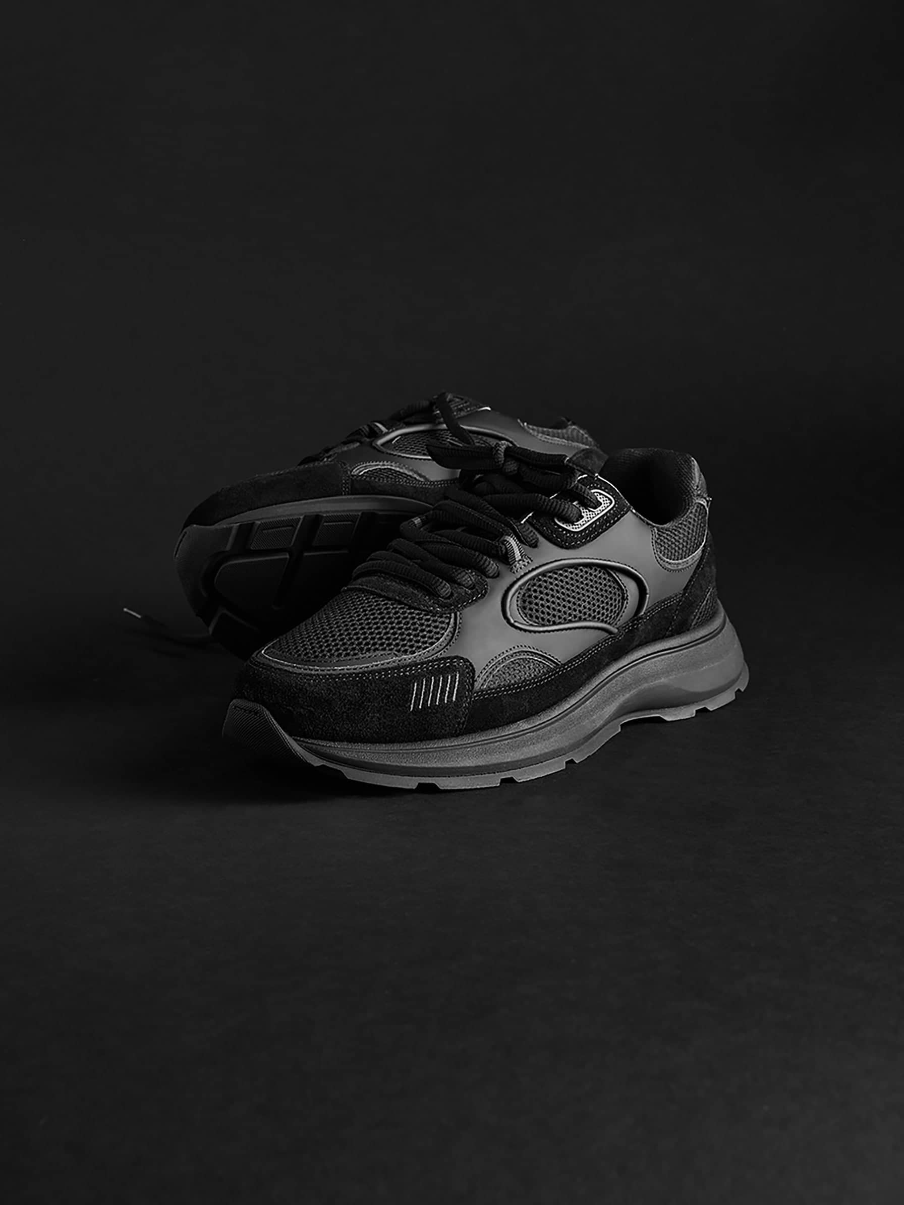 Mens Circuit Trainer in Triple Black