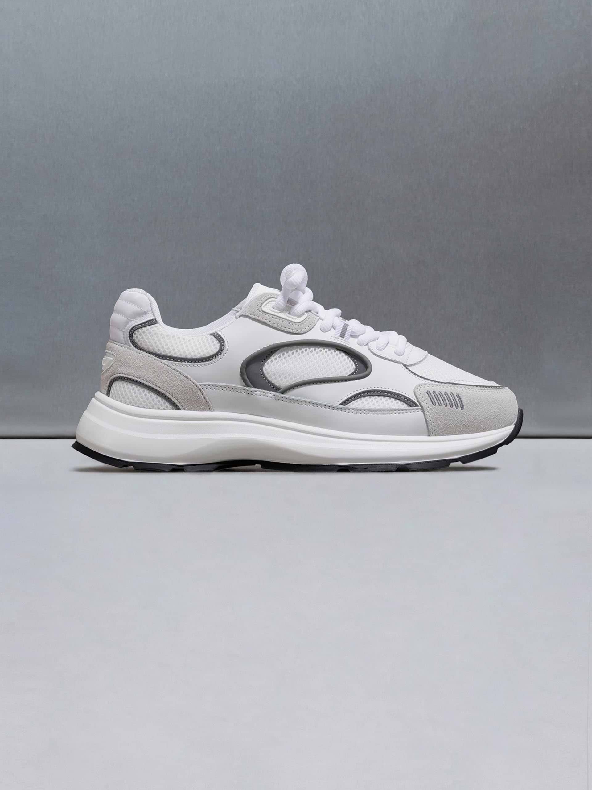 Circuit Trainer in White