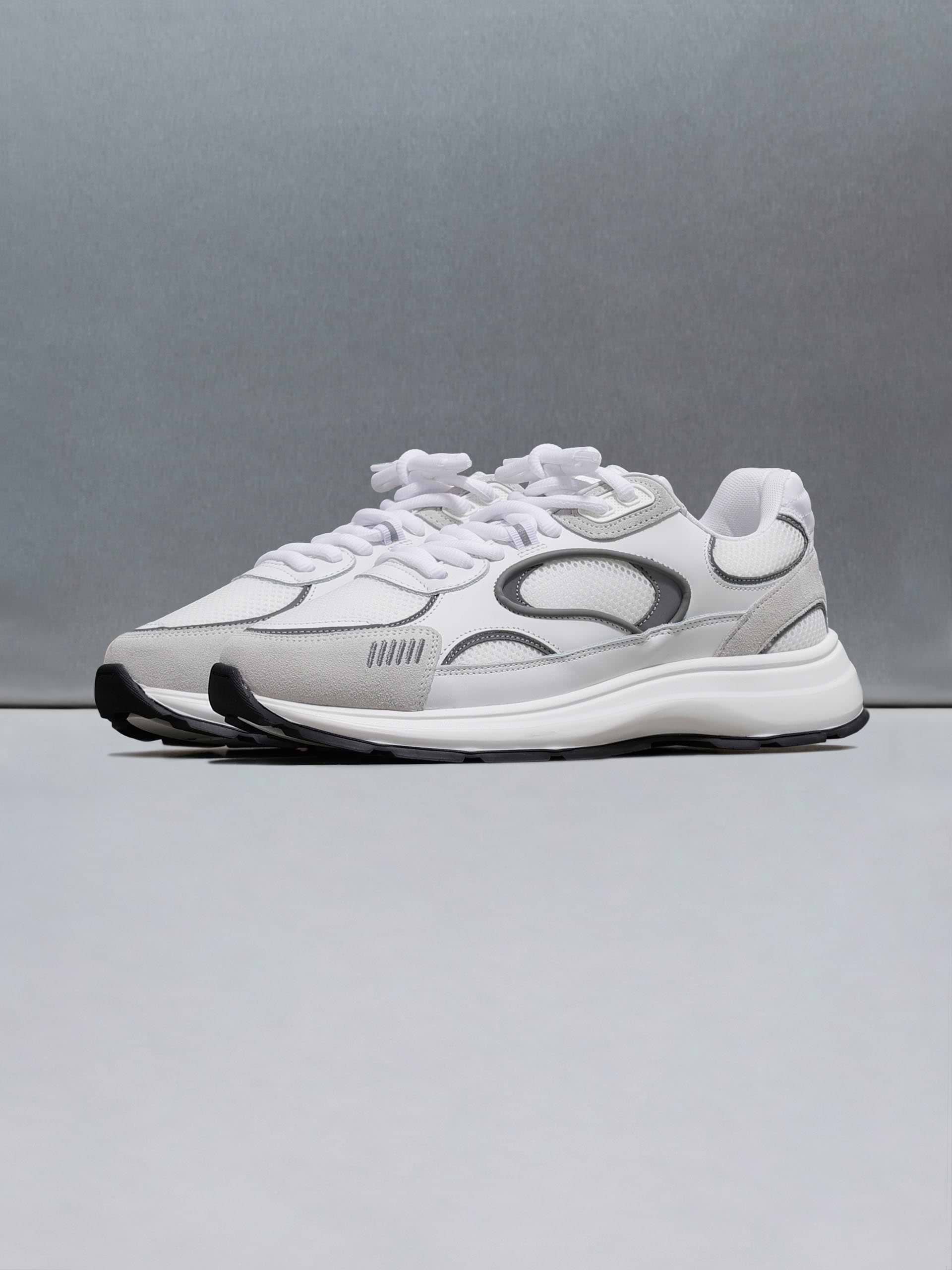 Circuit Trainer in White