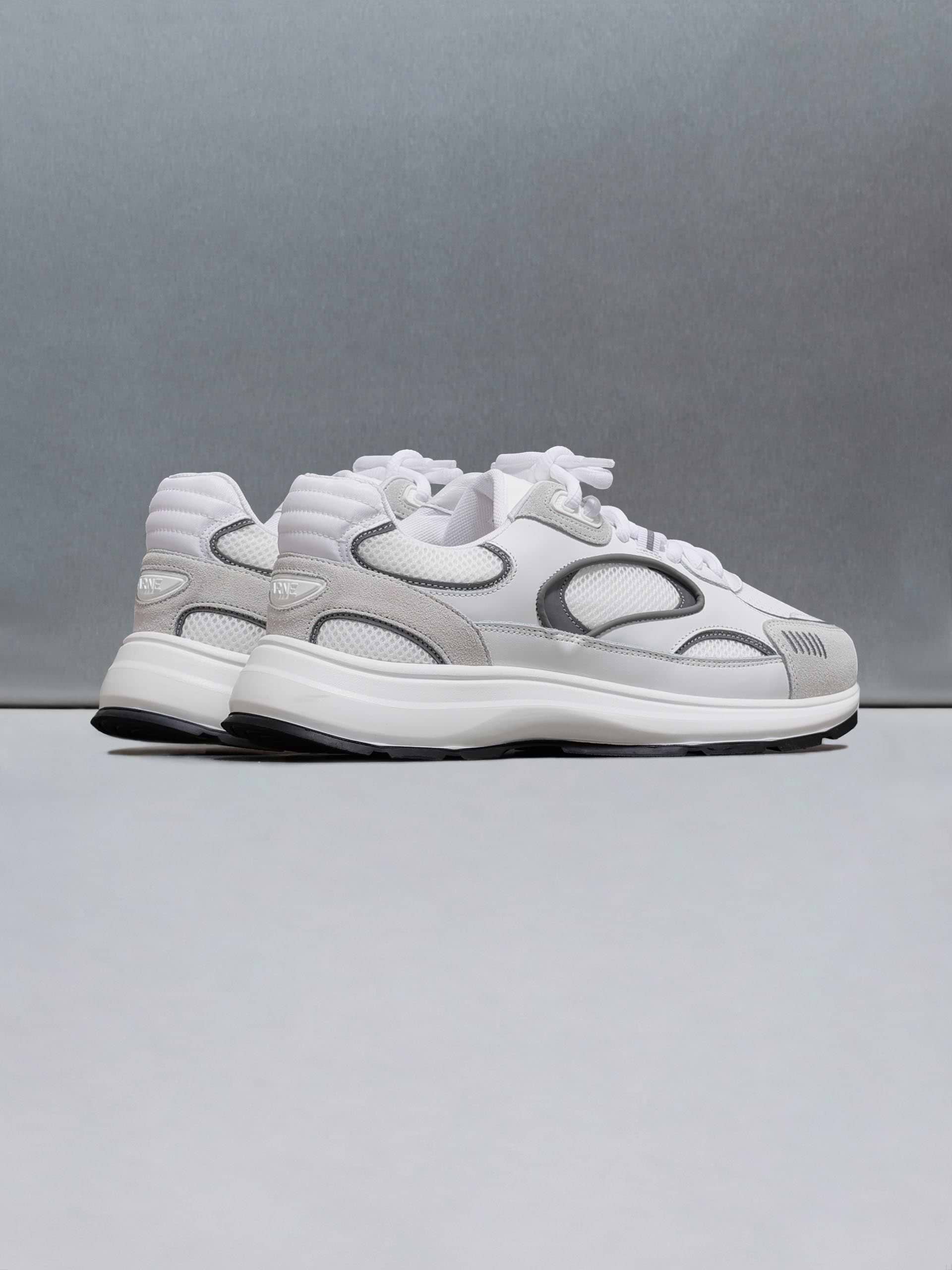 Circuit Trainer in White