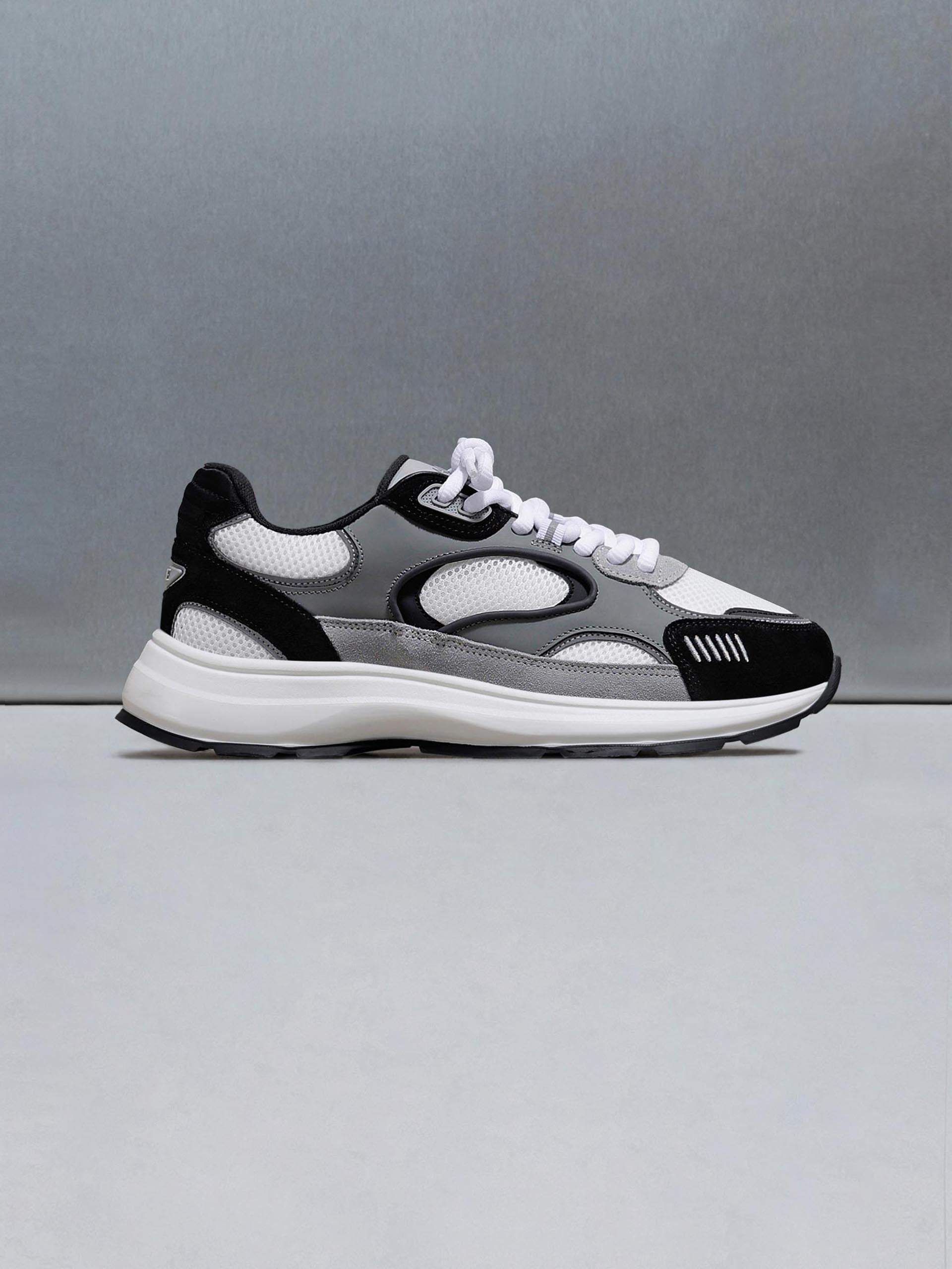 Mens Circuit Trainer in White Black