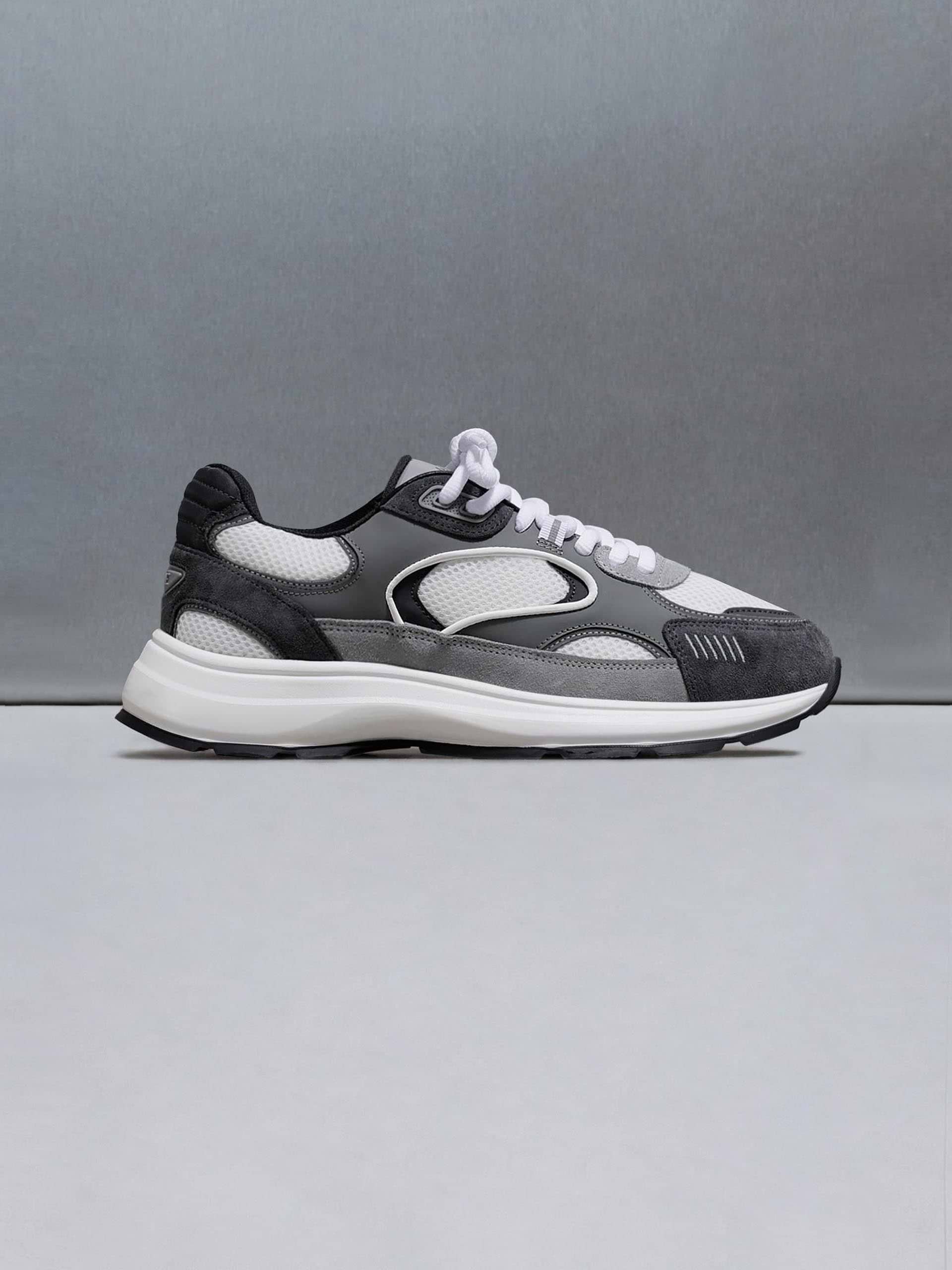 Circuit Trainer in White Grey