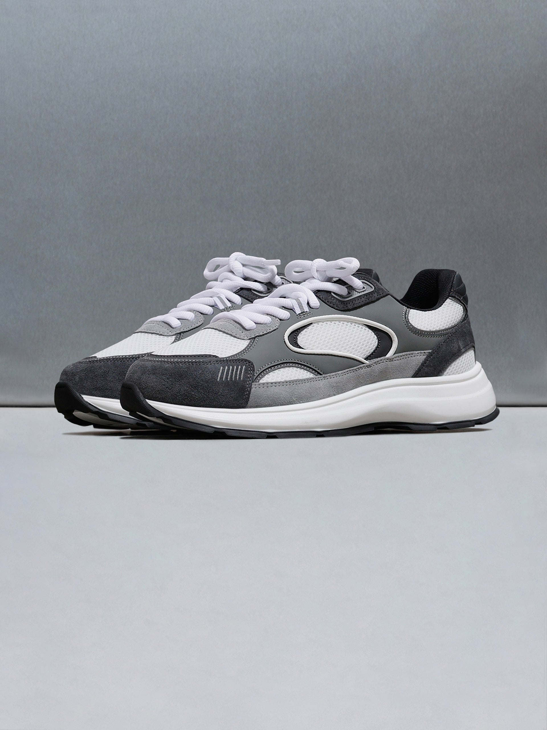 Mens Circuit Trainer in White Grey