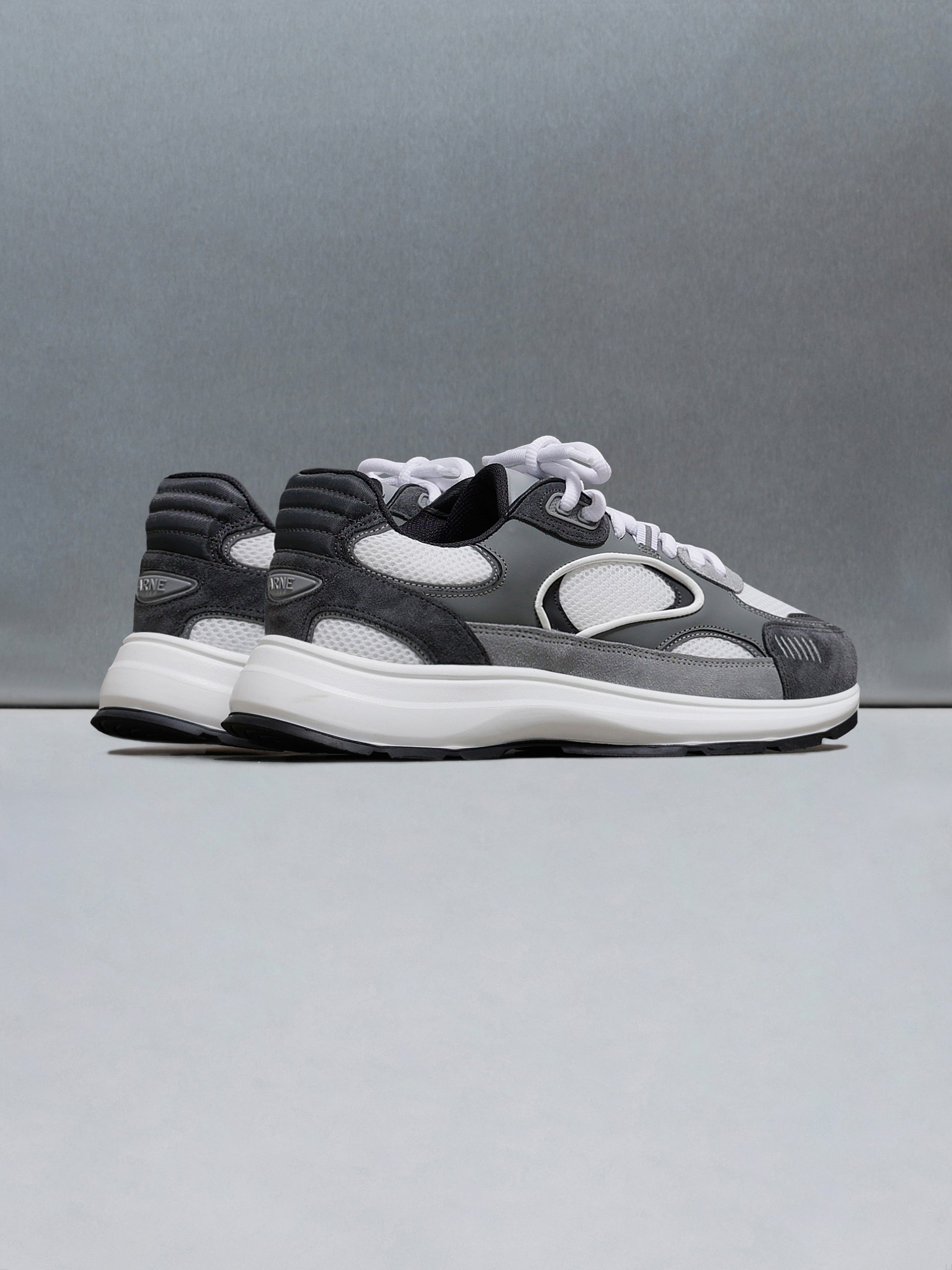 Mens Circuit Trainer in White Grey