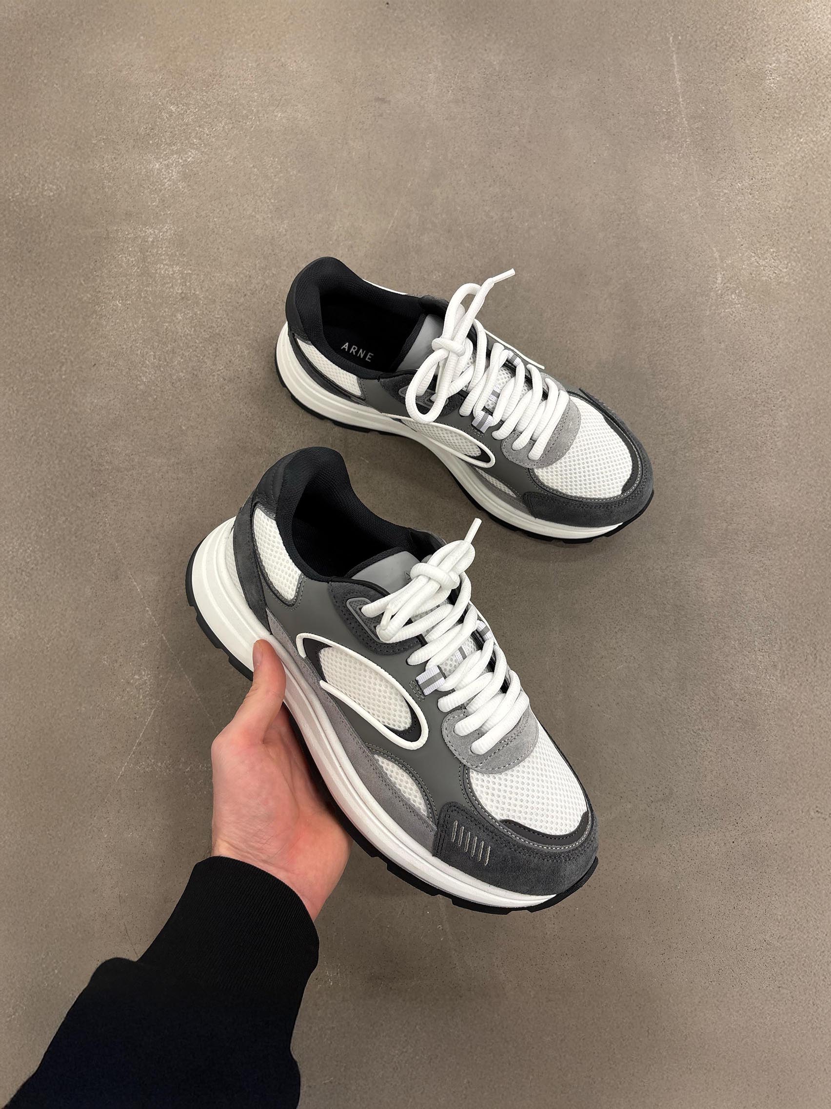 Mens Circuit Trainer in White Grey