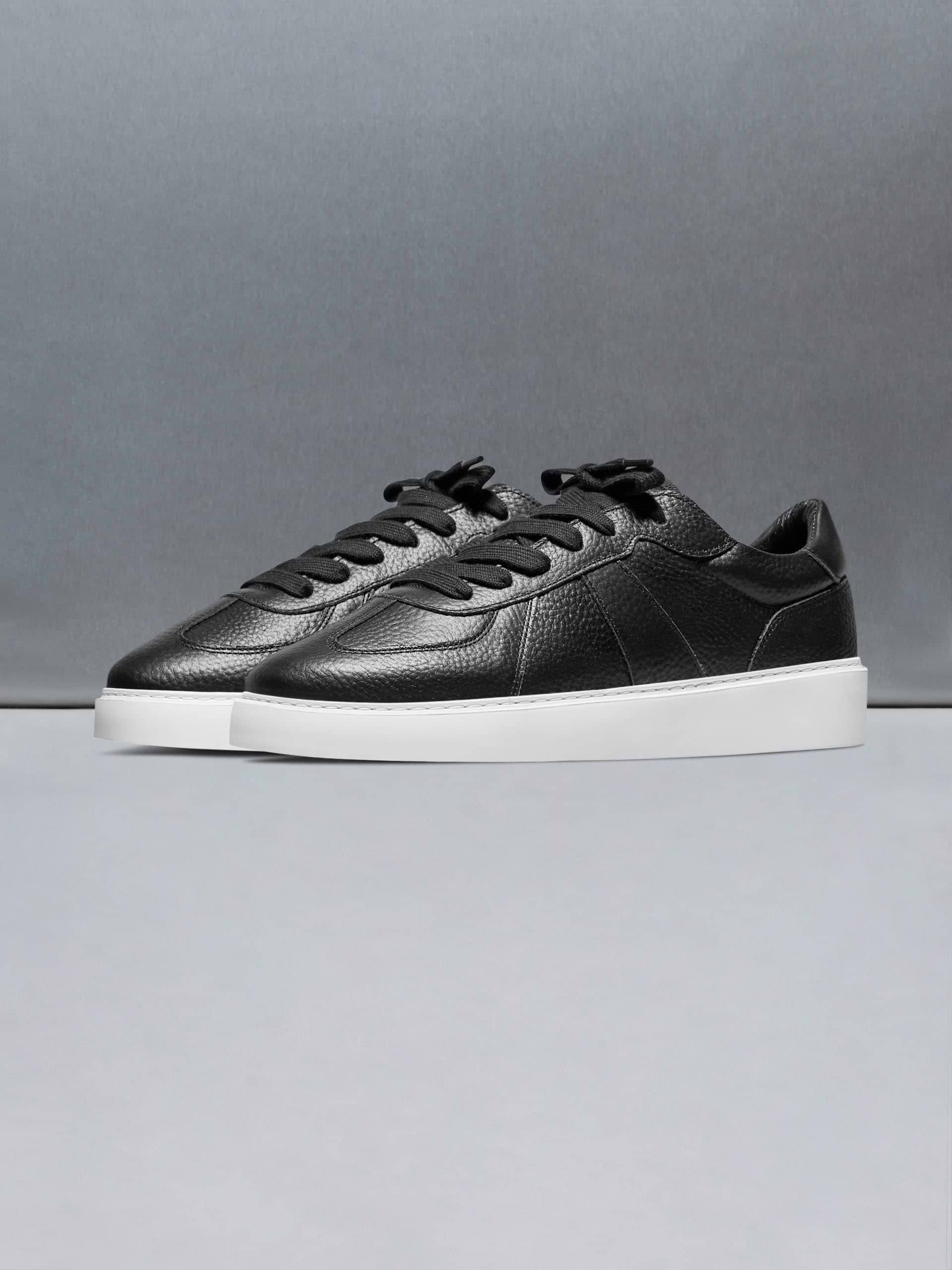 Classic Court Trainer in Black