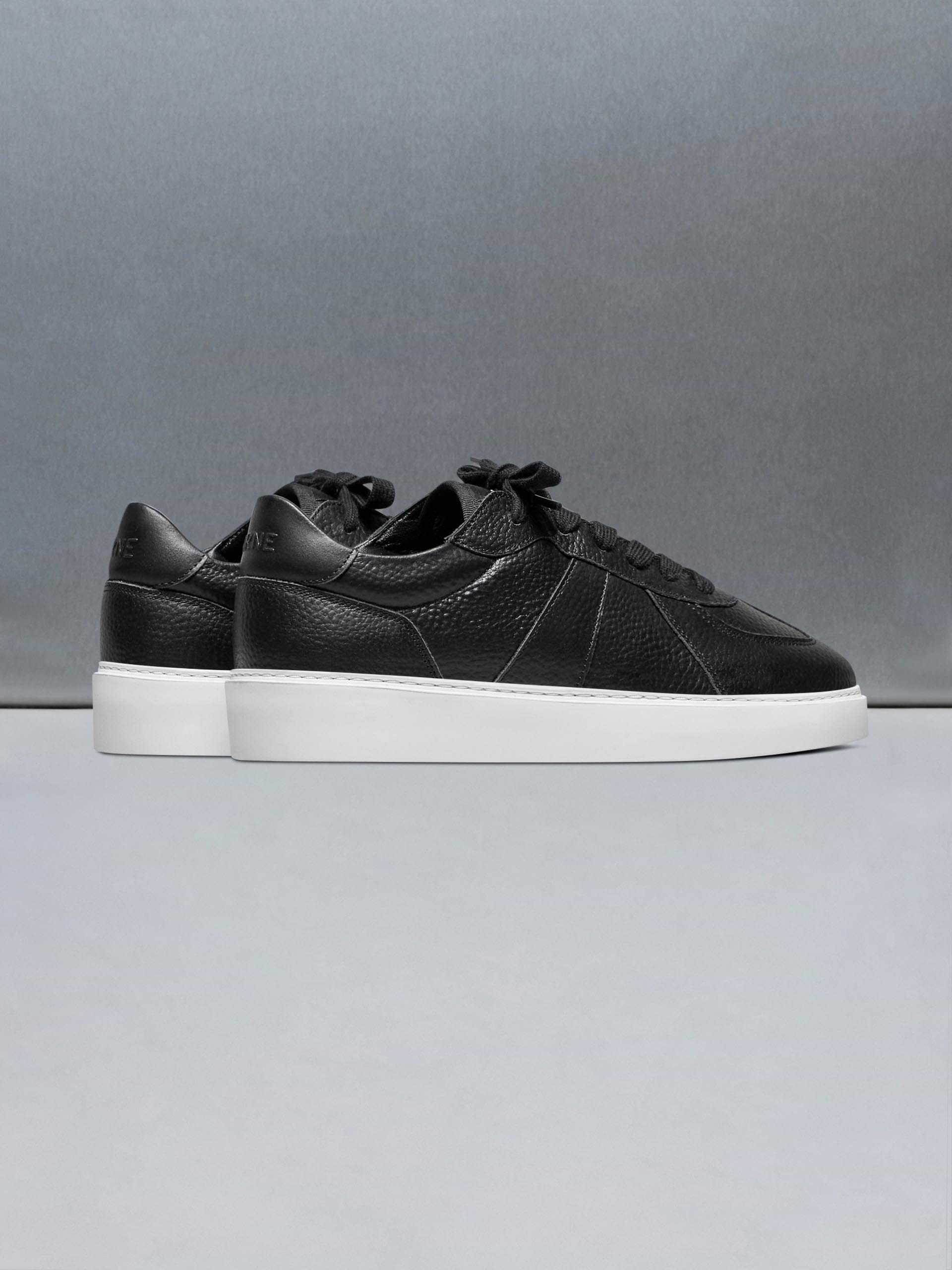 Classic Court Trainer in Black