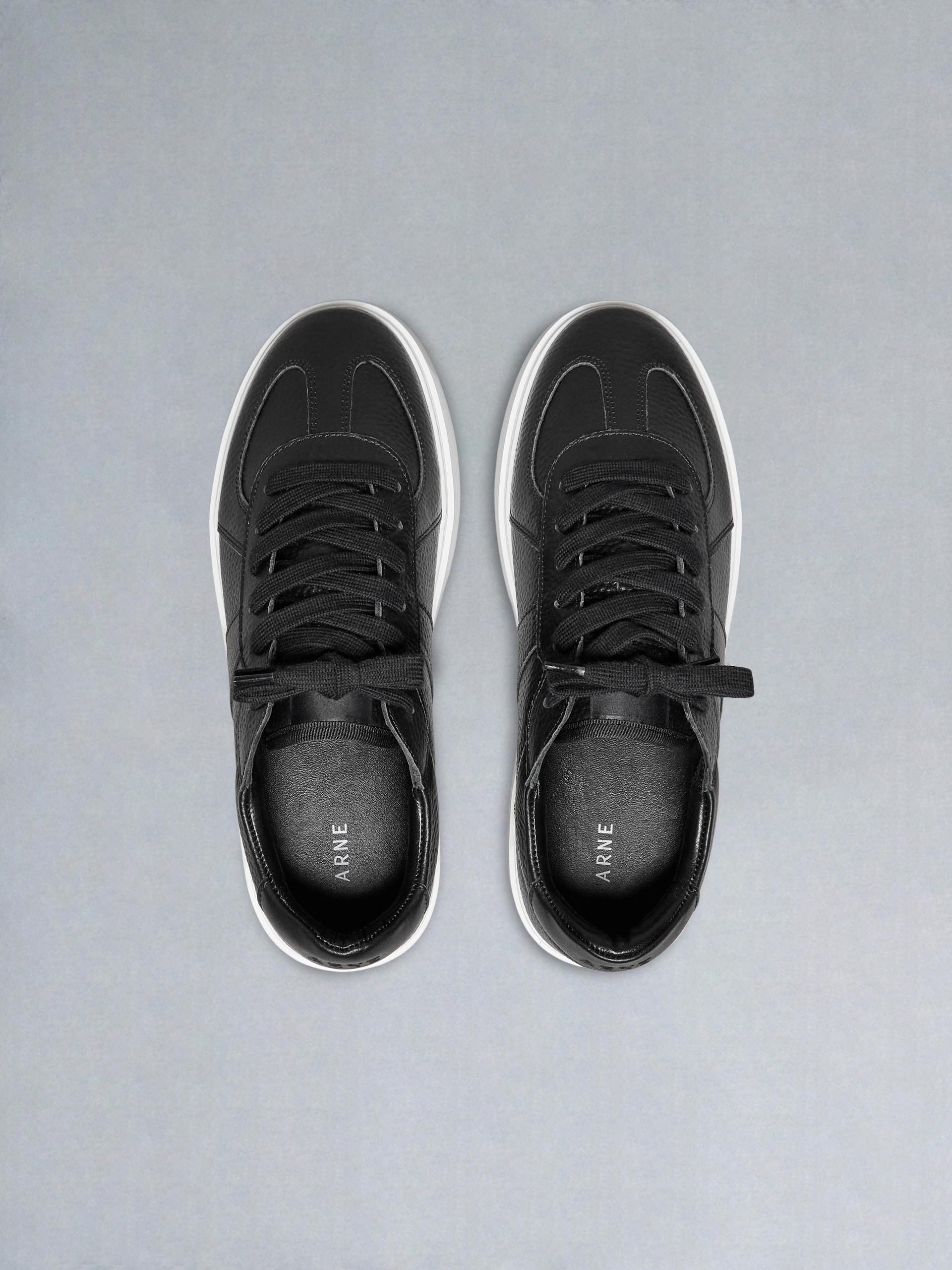 Mens Classic Court Trainer in Black