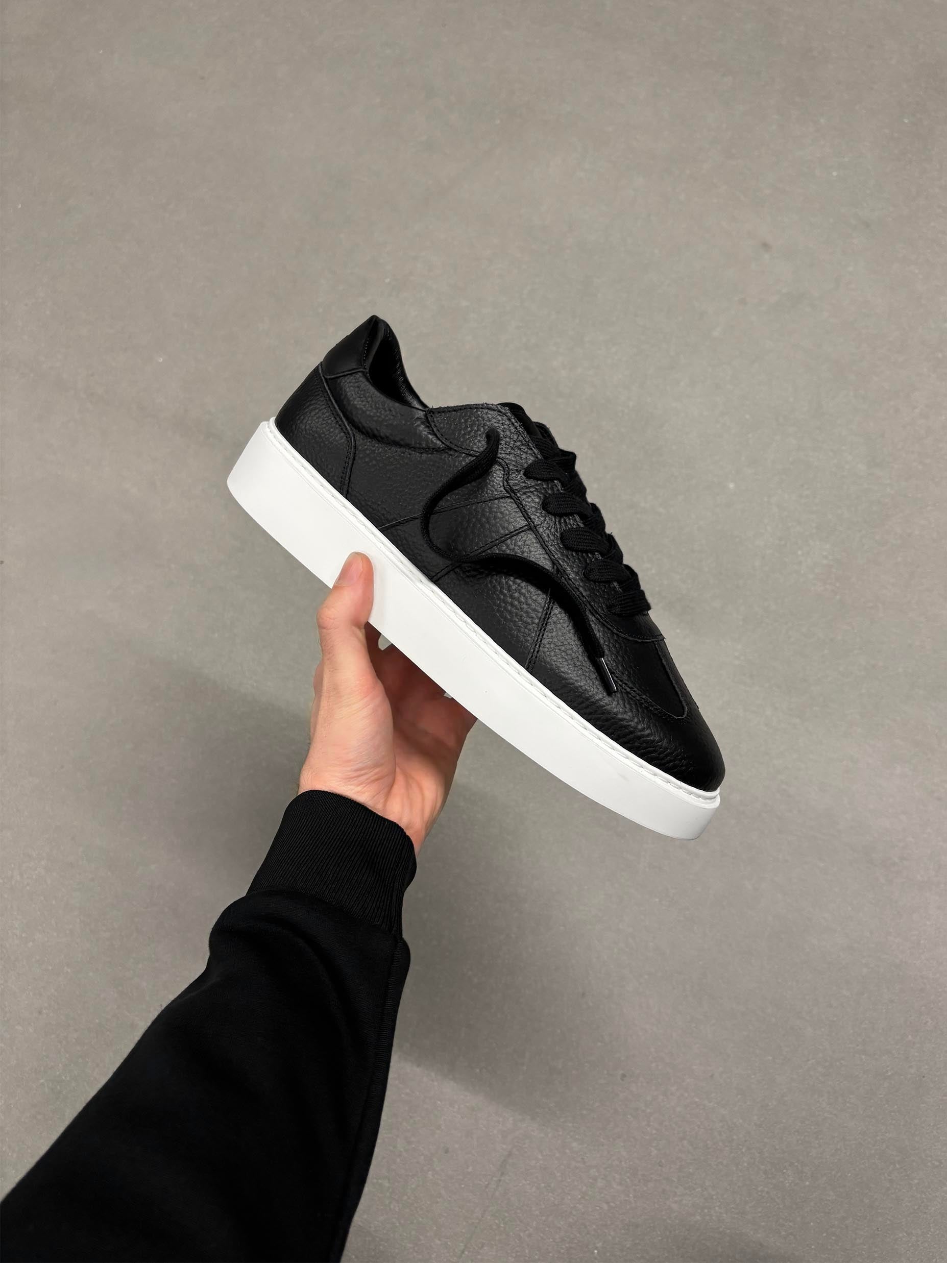 Mens Classic Court Trainer in Black