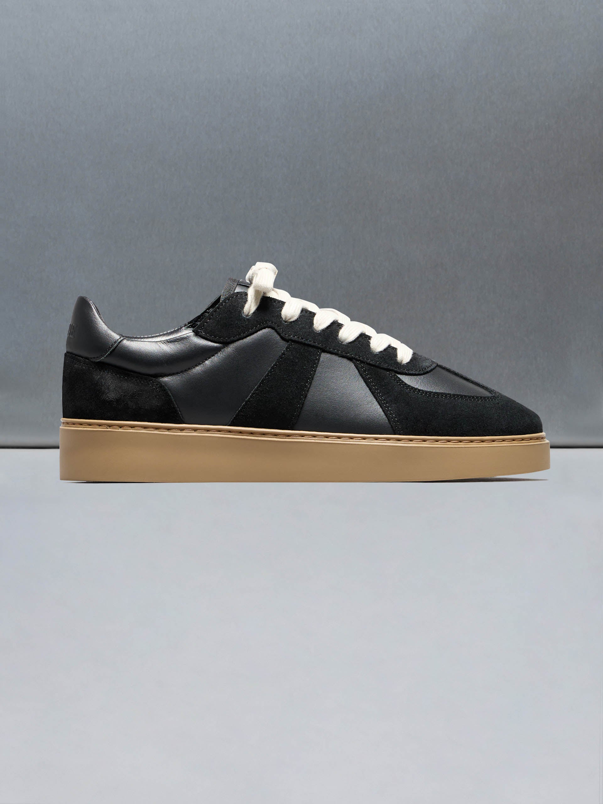 Mens Classic Court Trainer in Black Gum