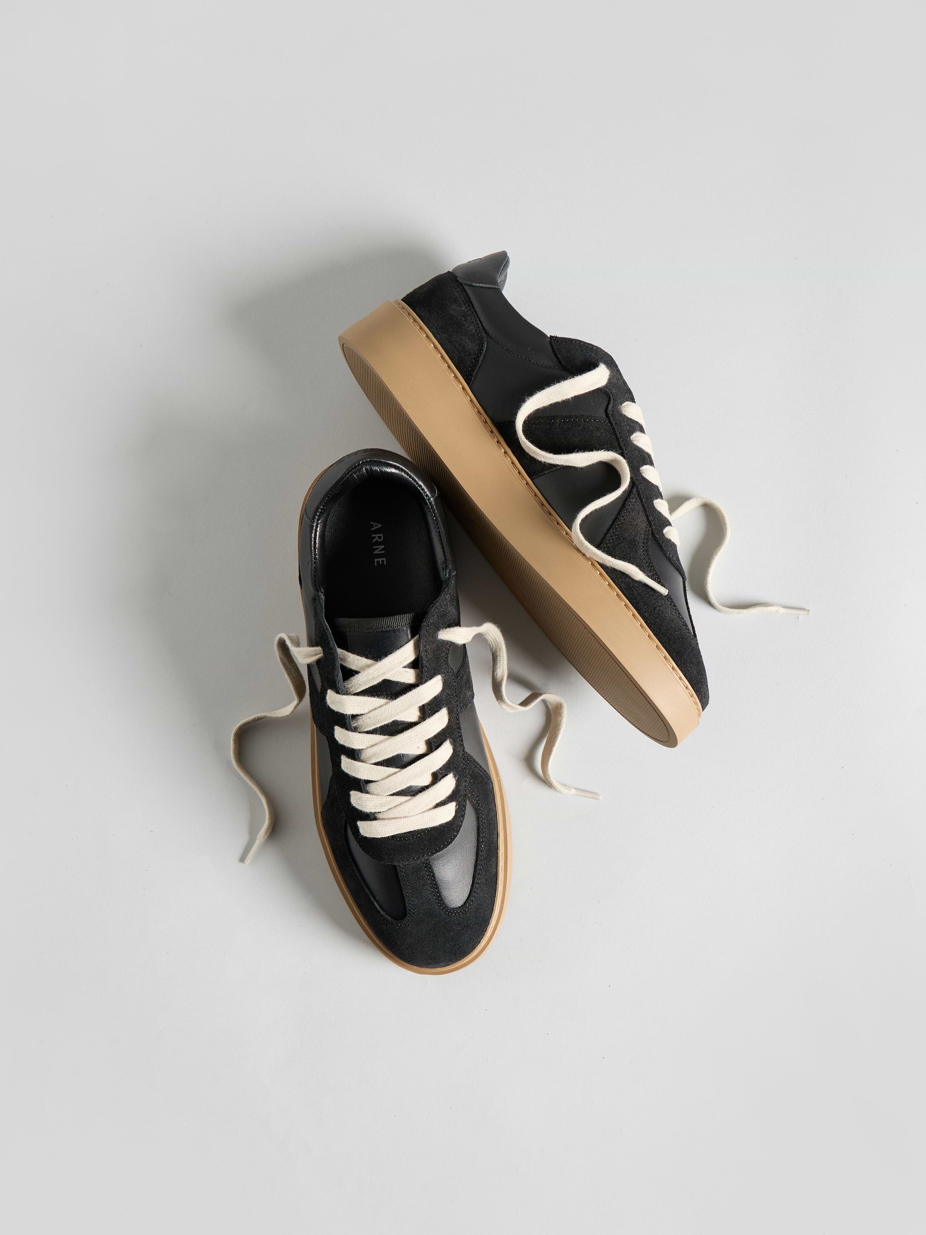 Mens Classic Court Trainer in Black Gum