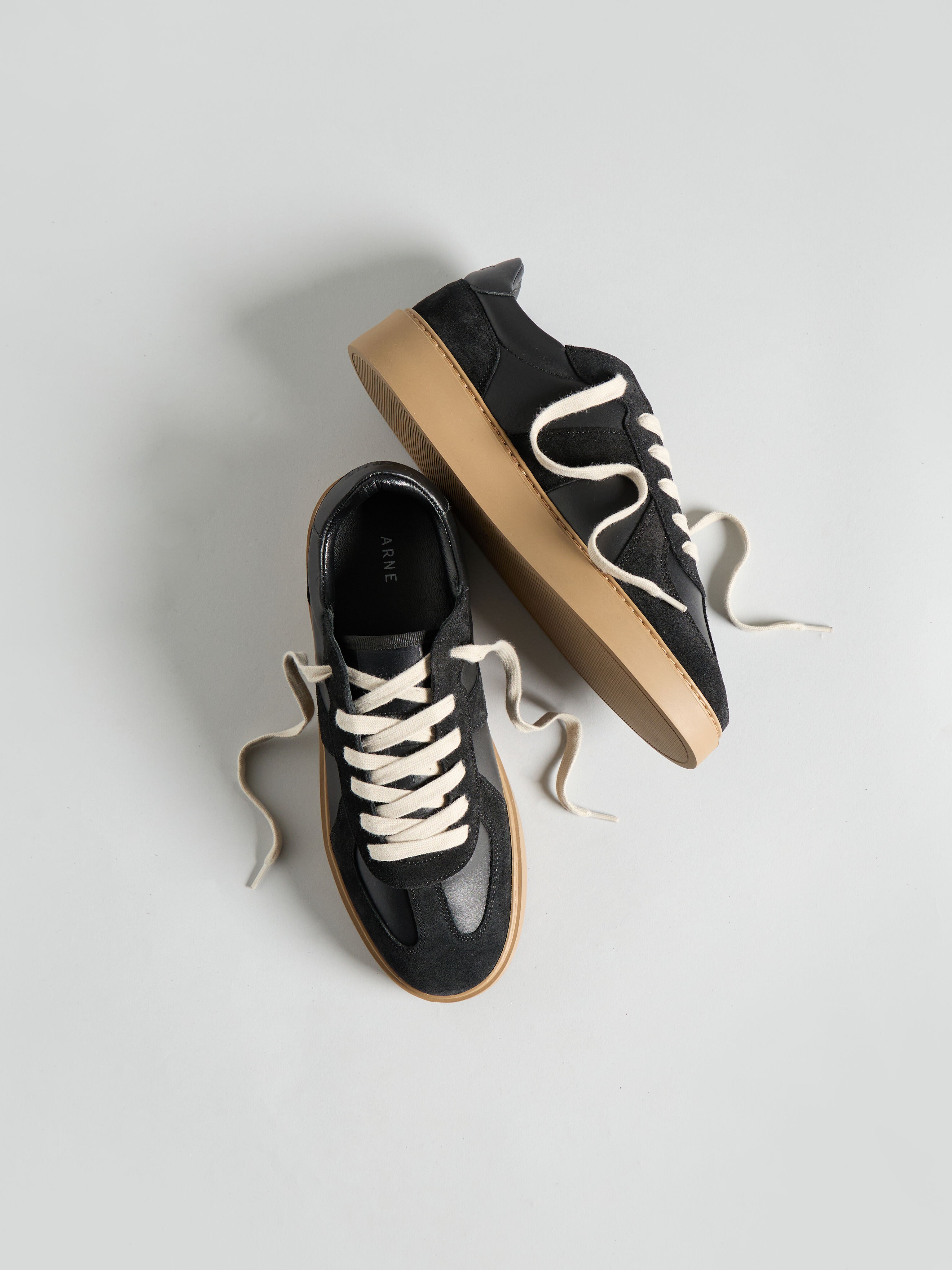 Mens Classic Court Trainer in Black Gum