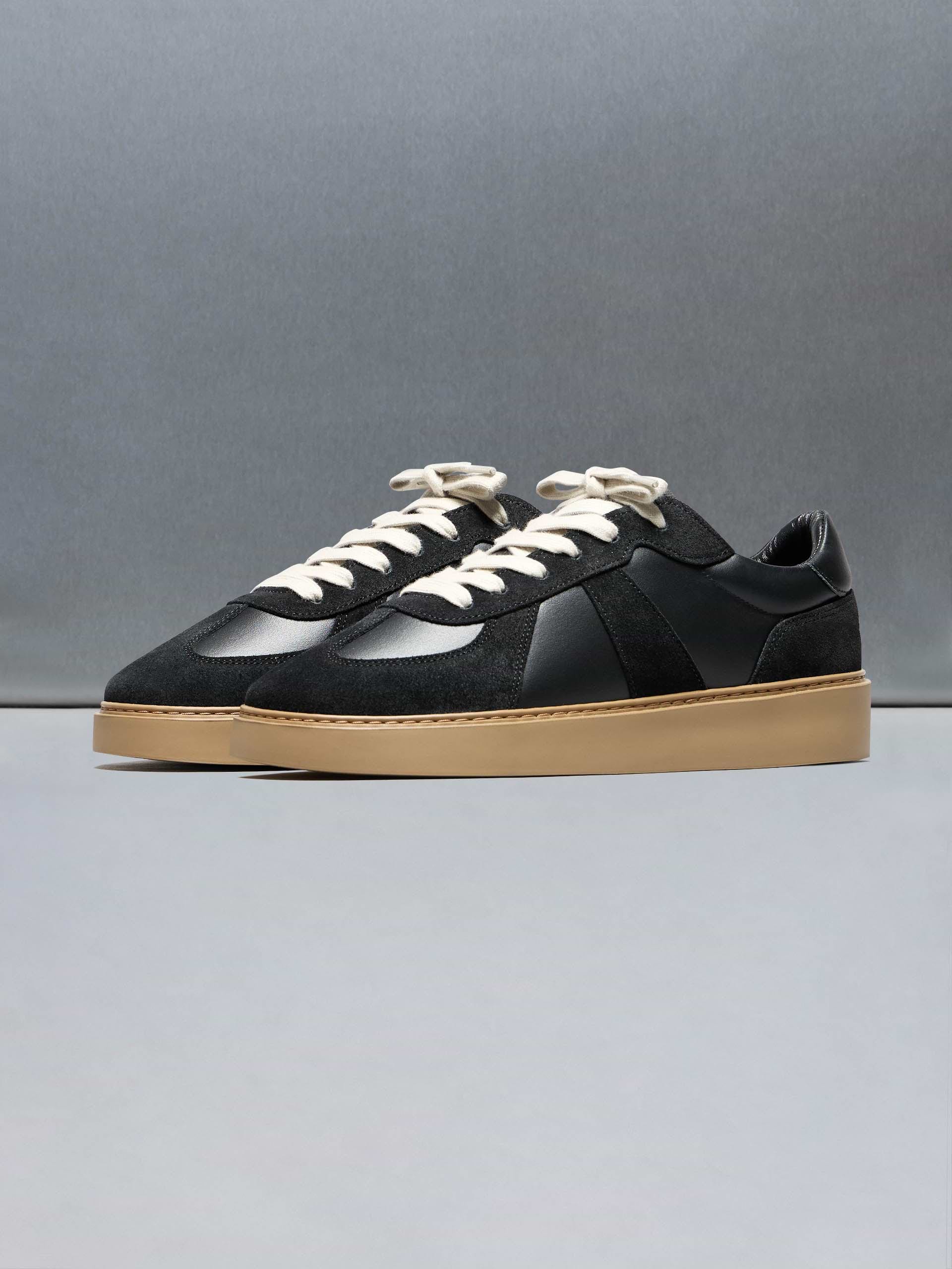 Classic Court Trainer in Black Gum