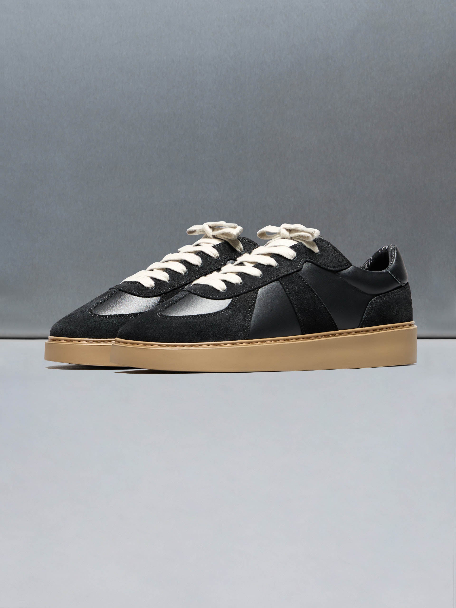 Mens Classic Court Trainer in Black Gum