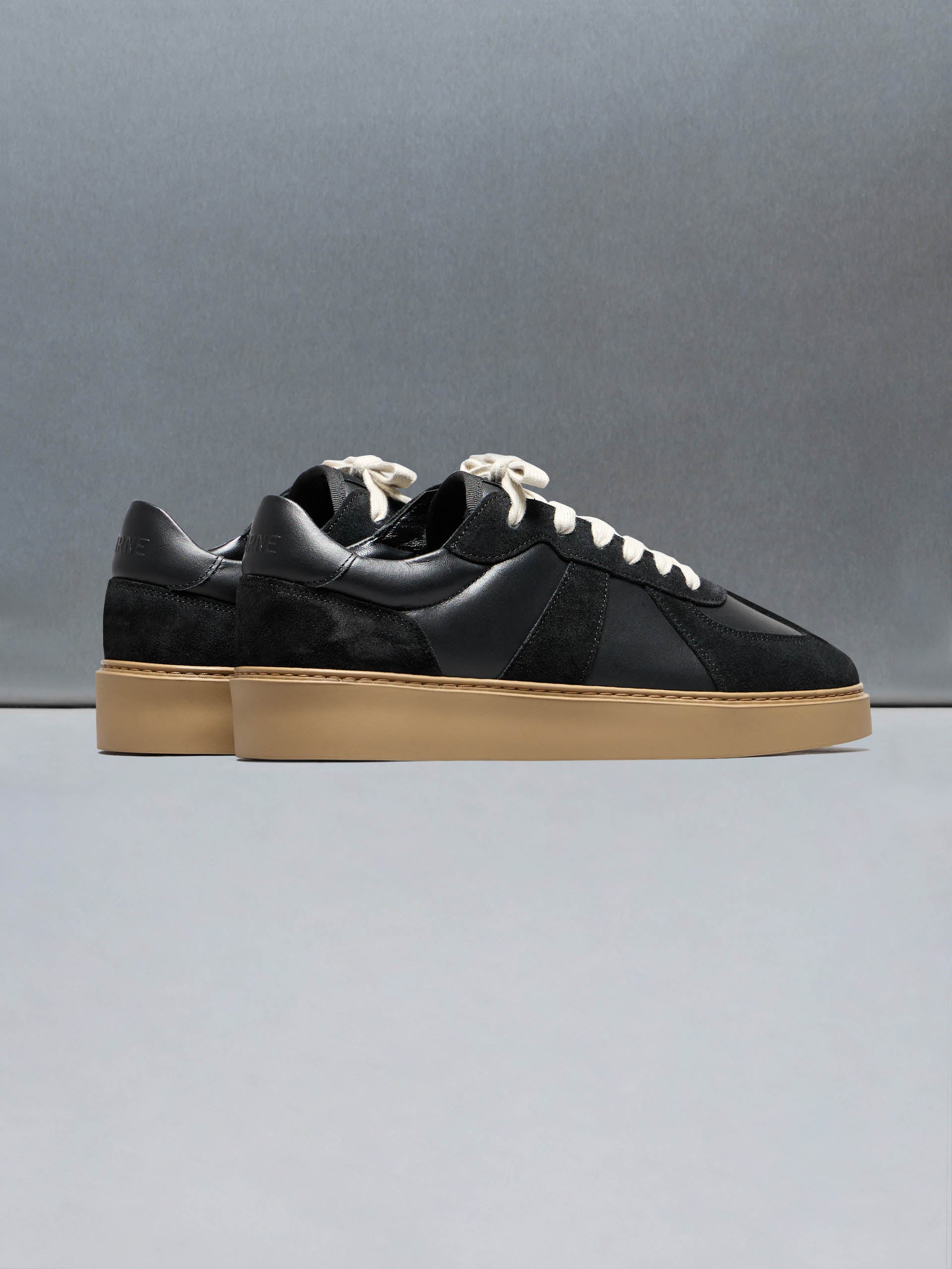 Mens Classic Court Trainer in Black Gum