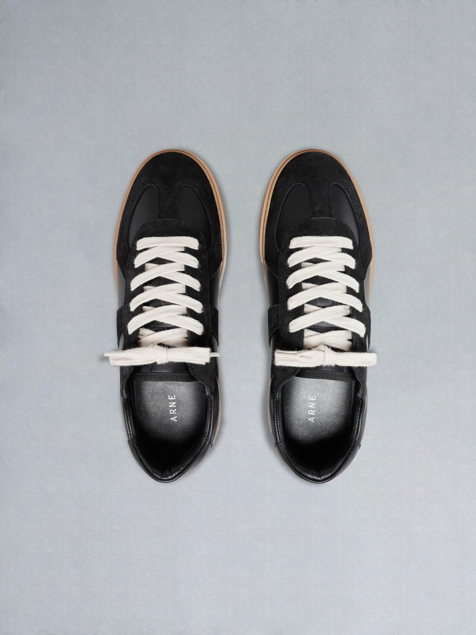 Classic Court Trainer in Black Gum