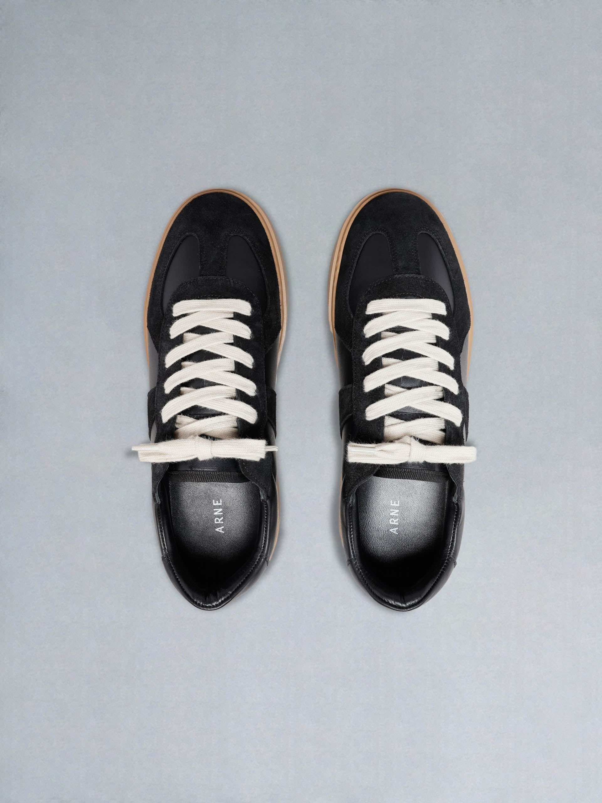 Mens Classic Court Trainer in Black Gum