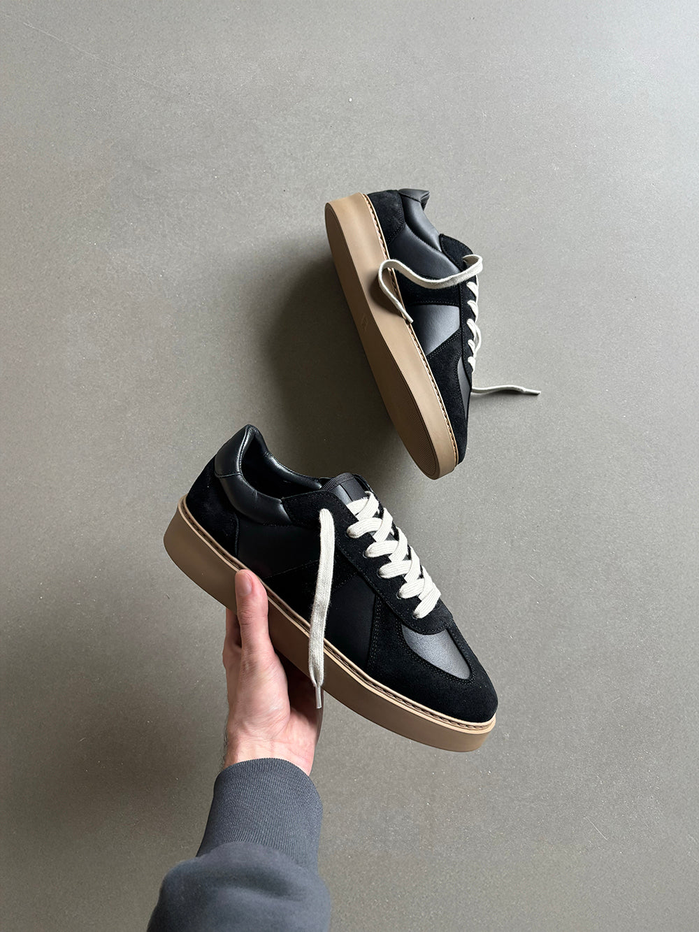 Mens Classic Court Trainer in Black Gum