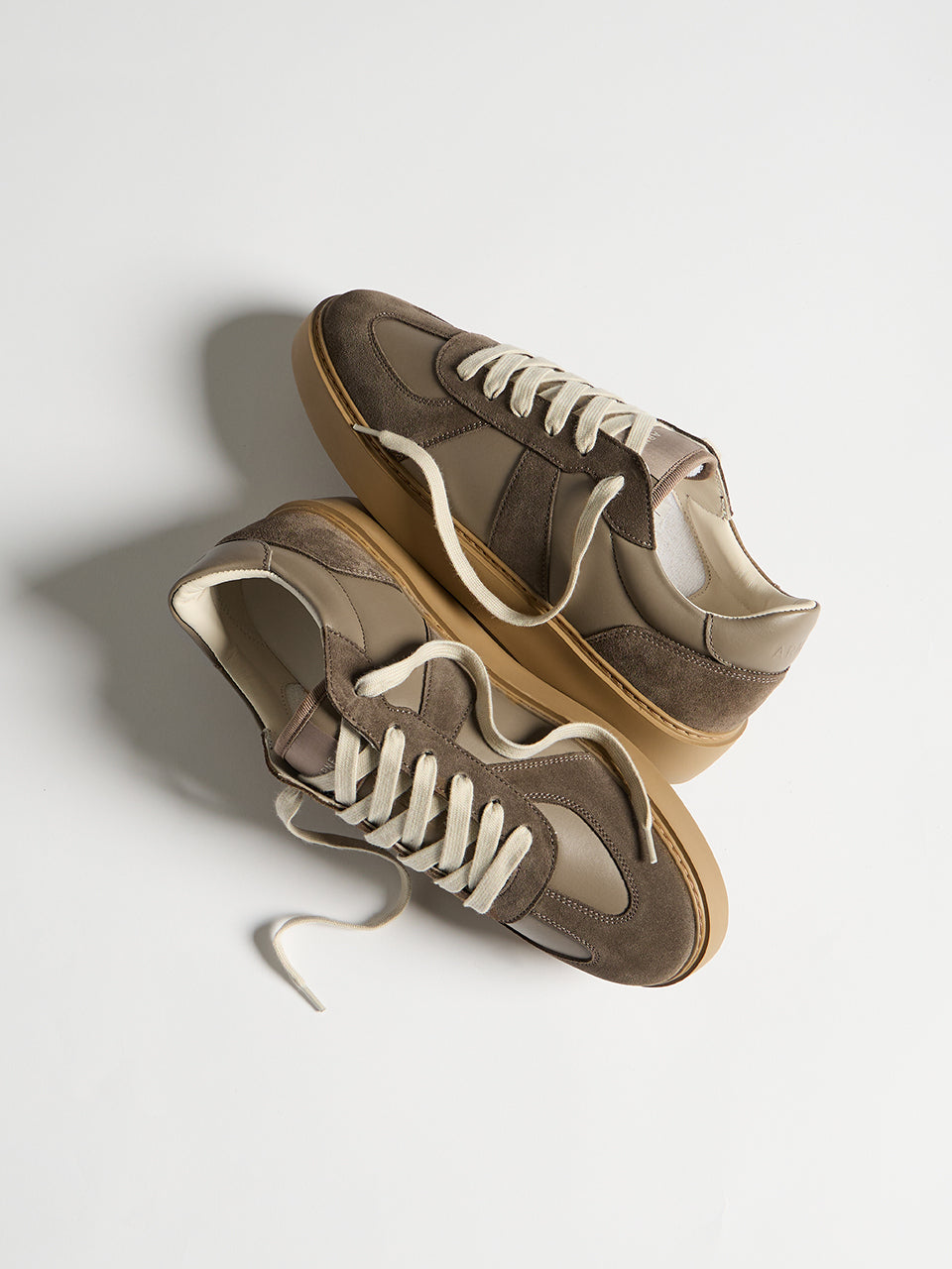 Mens Classic Court Trainer in Brown Gum