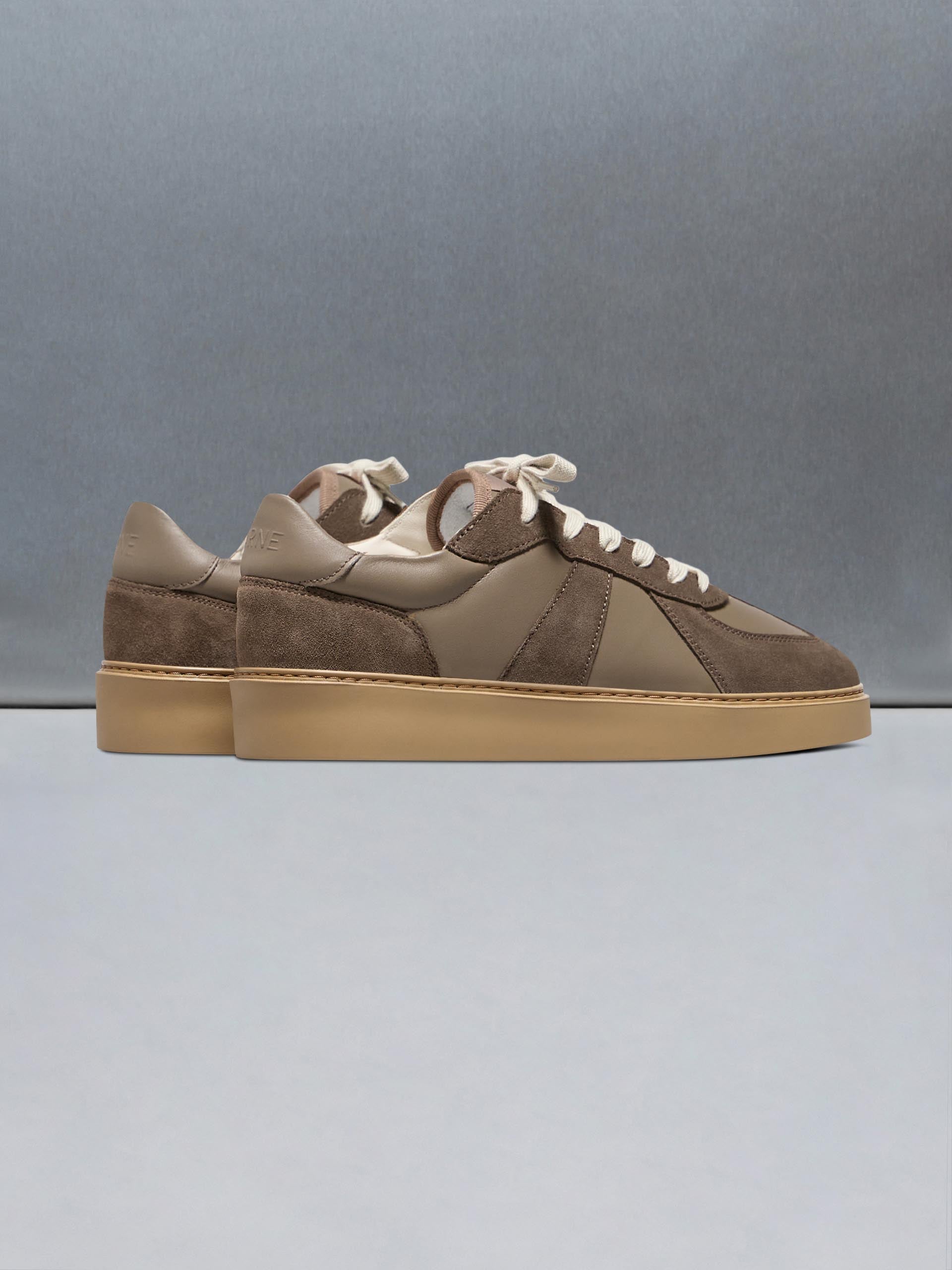 Mens Classic Court Trainer in Brown Gum