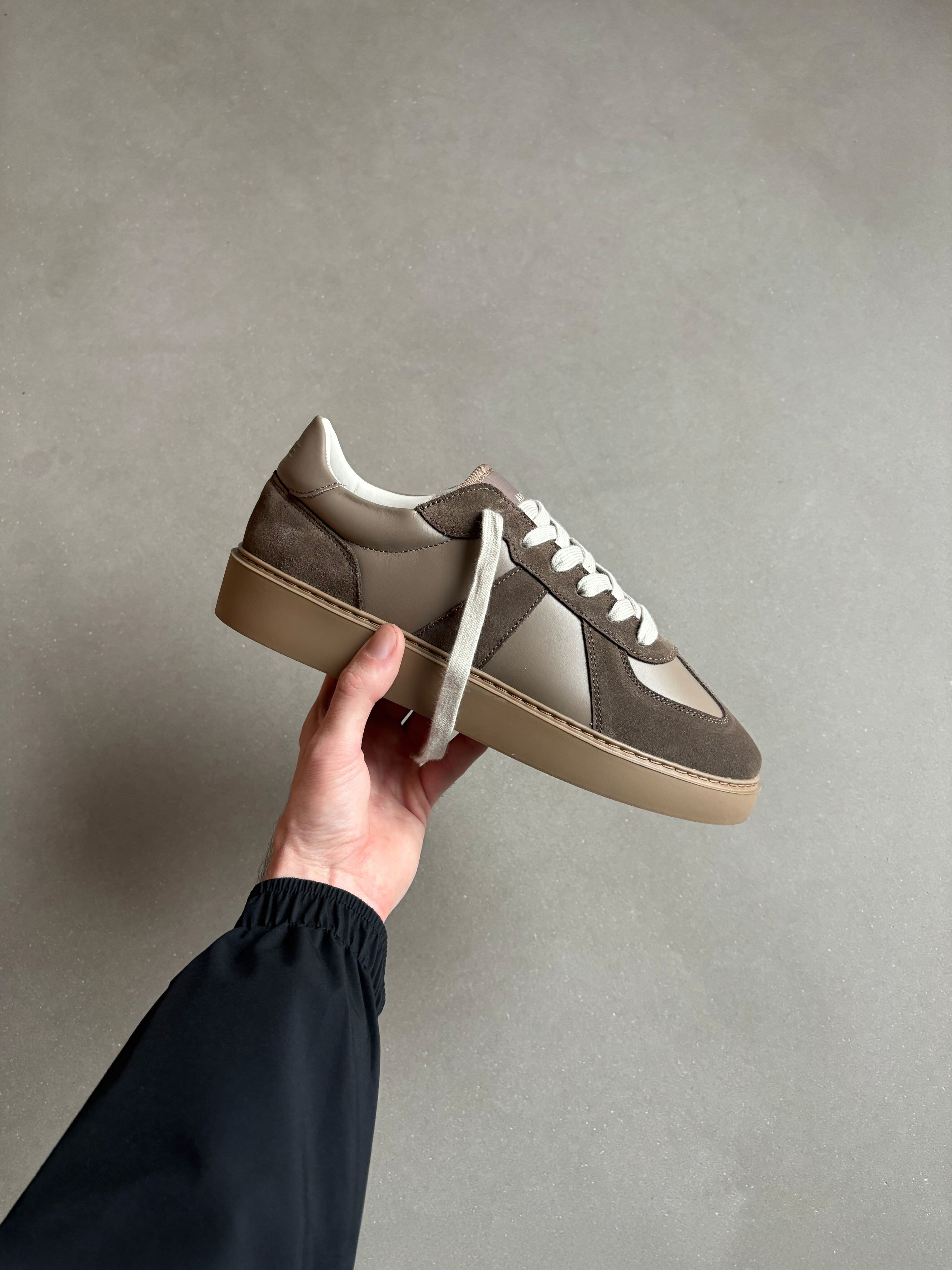 Mens Classic Court Trainer in Brown Gum