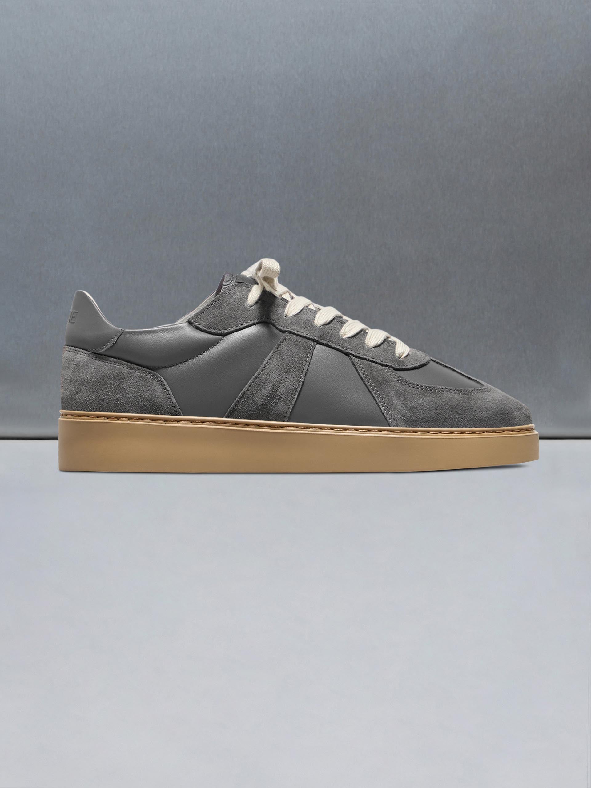 Mens Classic Court Trainer in Charcoal Gum