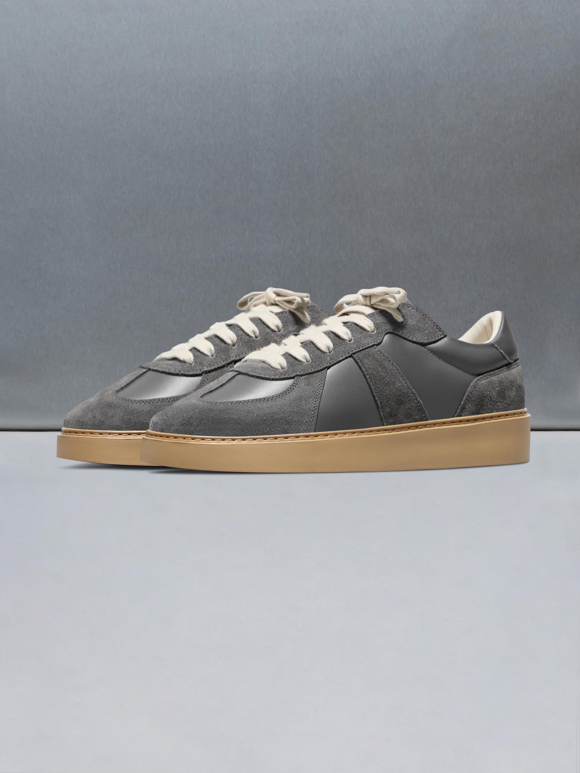 Mens Classic Court Trainer in Charcoal Gum