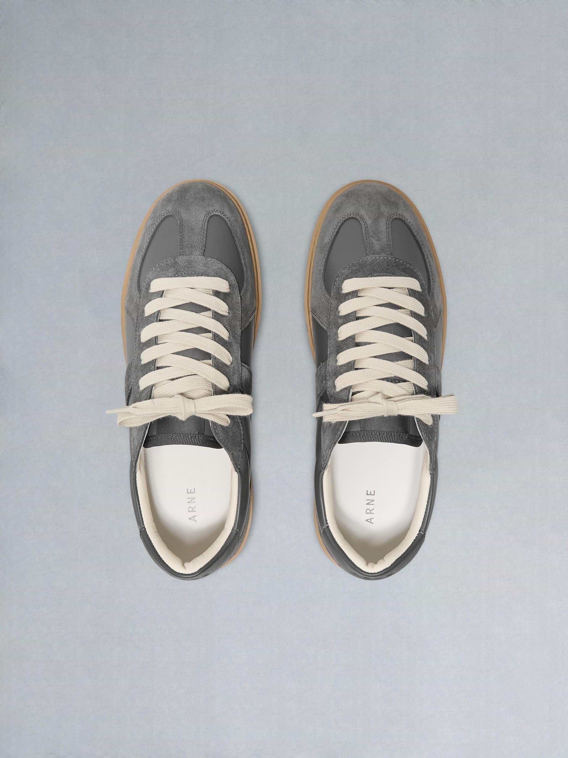 Classic Court Trainer in Charcoal Gum