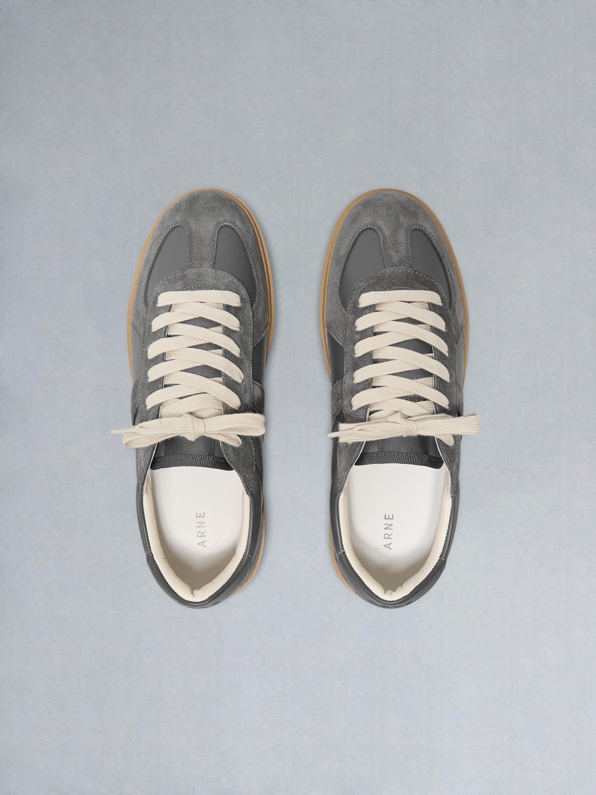 Mens Classic Court Trainer in Charcoal Gum