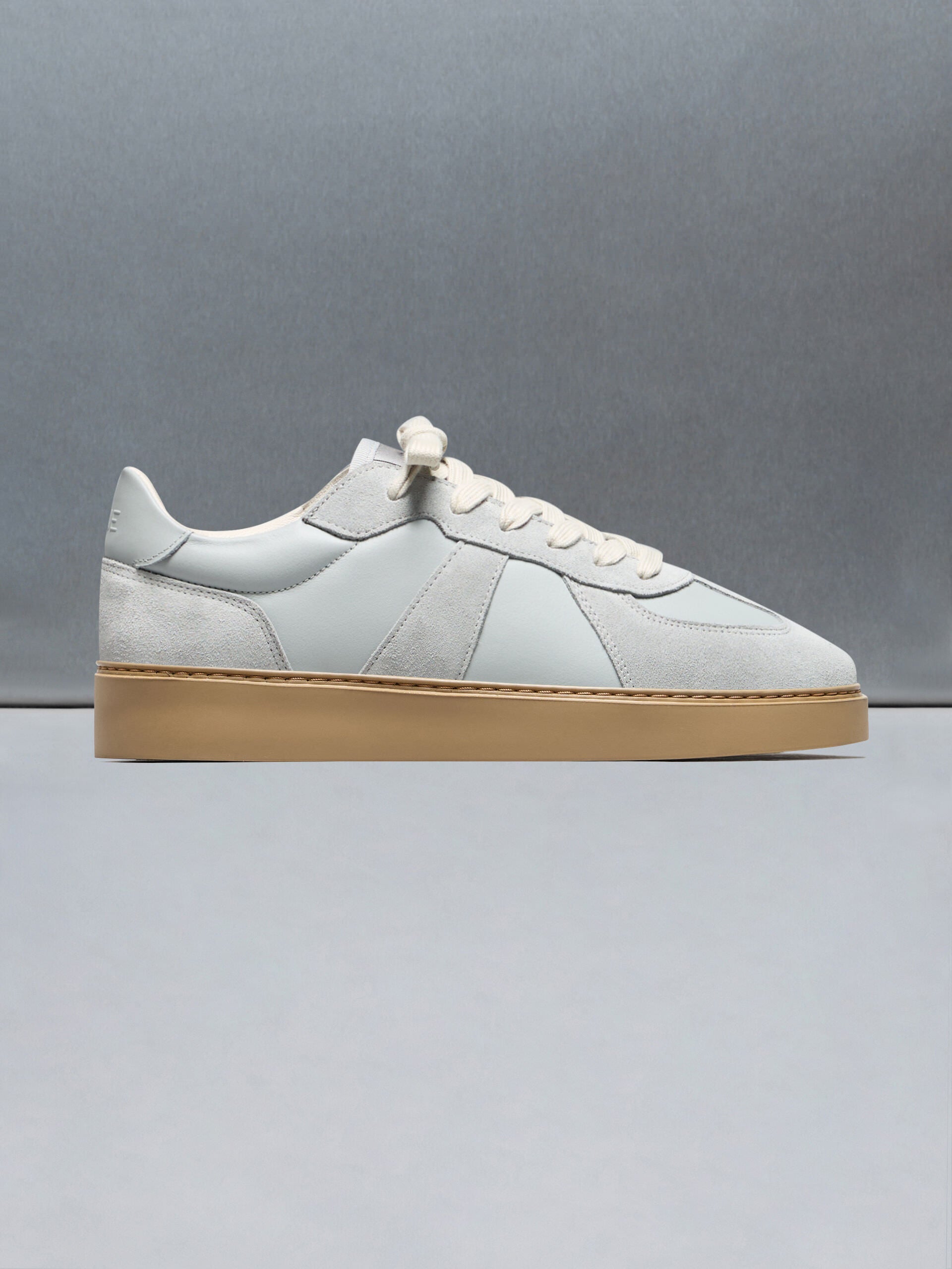 Mens Classic Court Trainer in Grey Gum