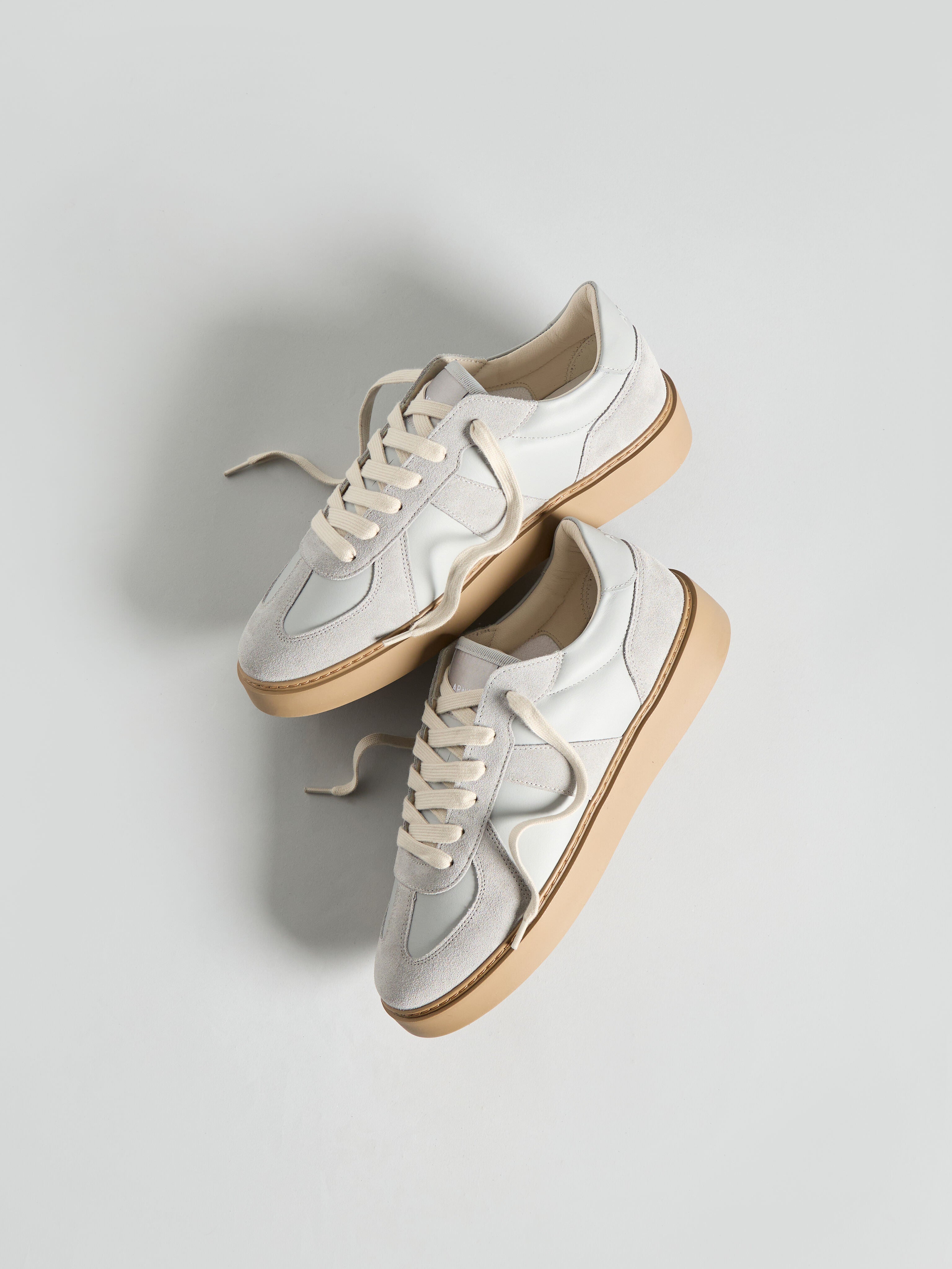 Mens Classic Court Trainer in Grey Gum