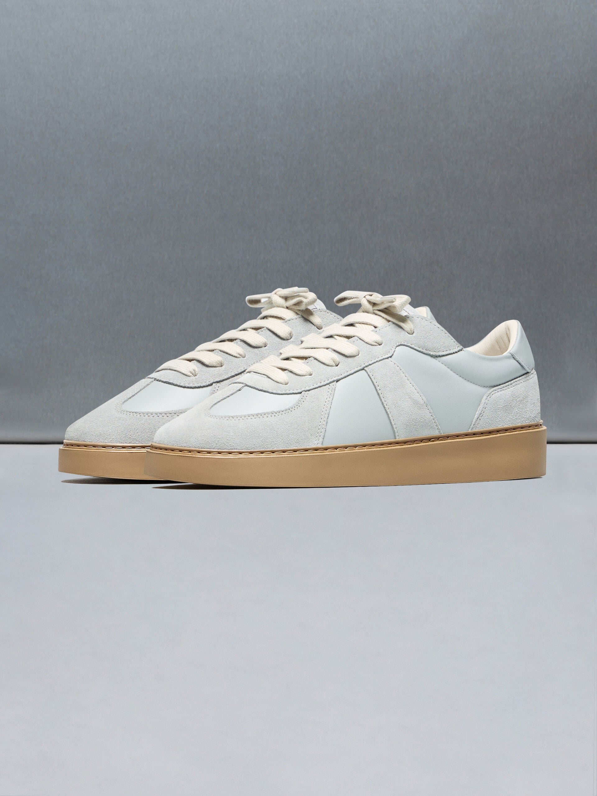 Mens Classic Court Trainer in Grey Gum