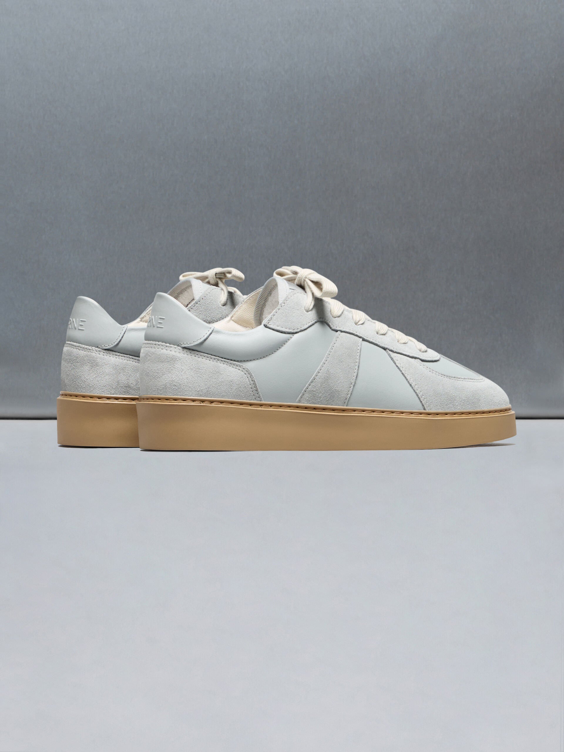 Mens Classic Court Trainer in Grey Gum