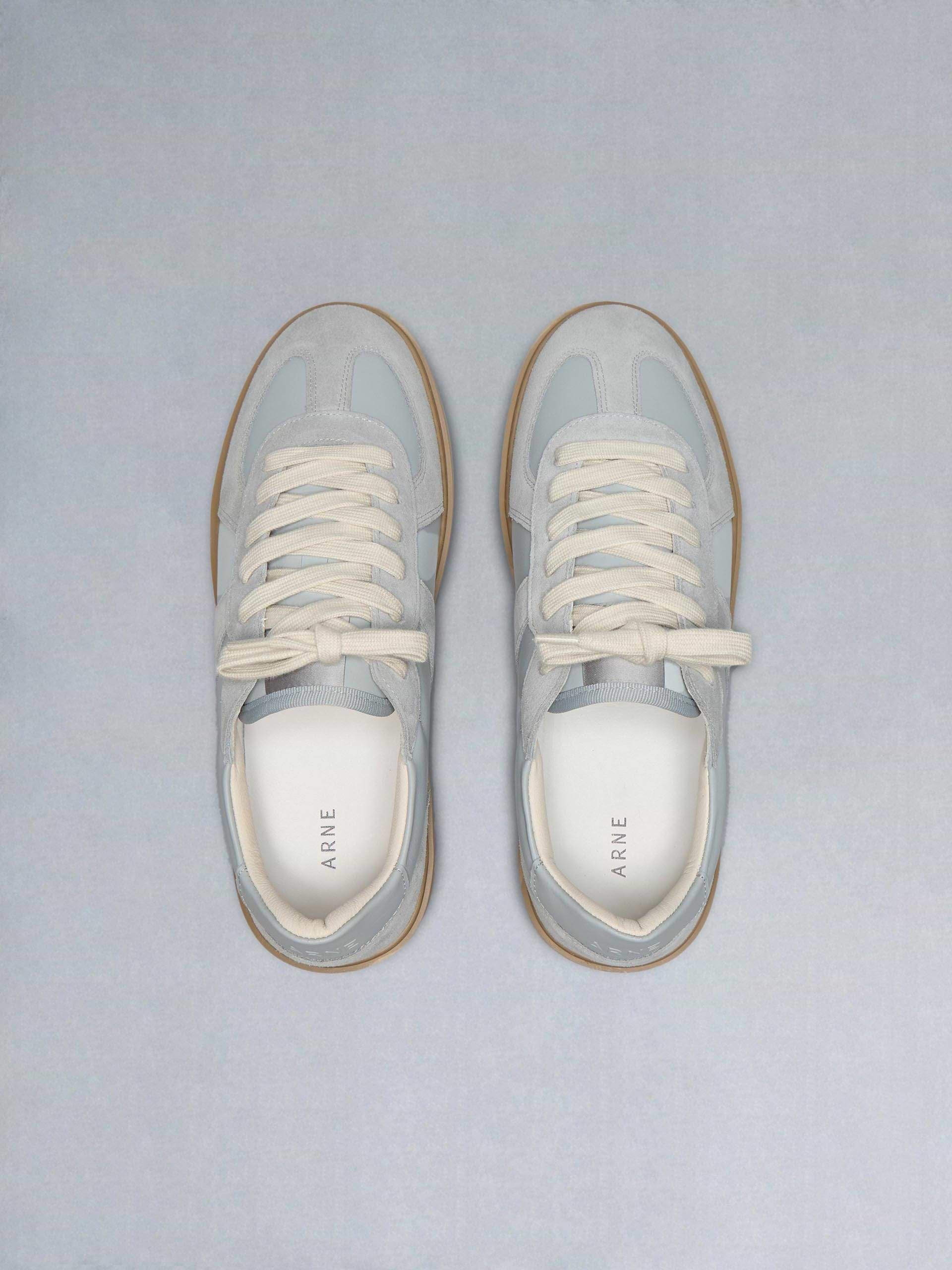Classic Court Trainer in Grey Gum