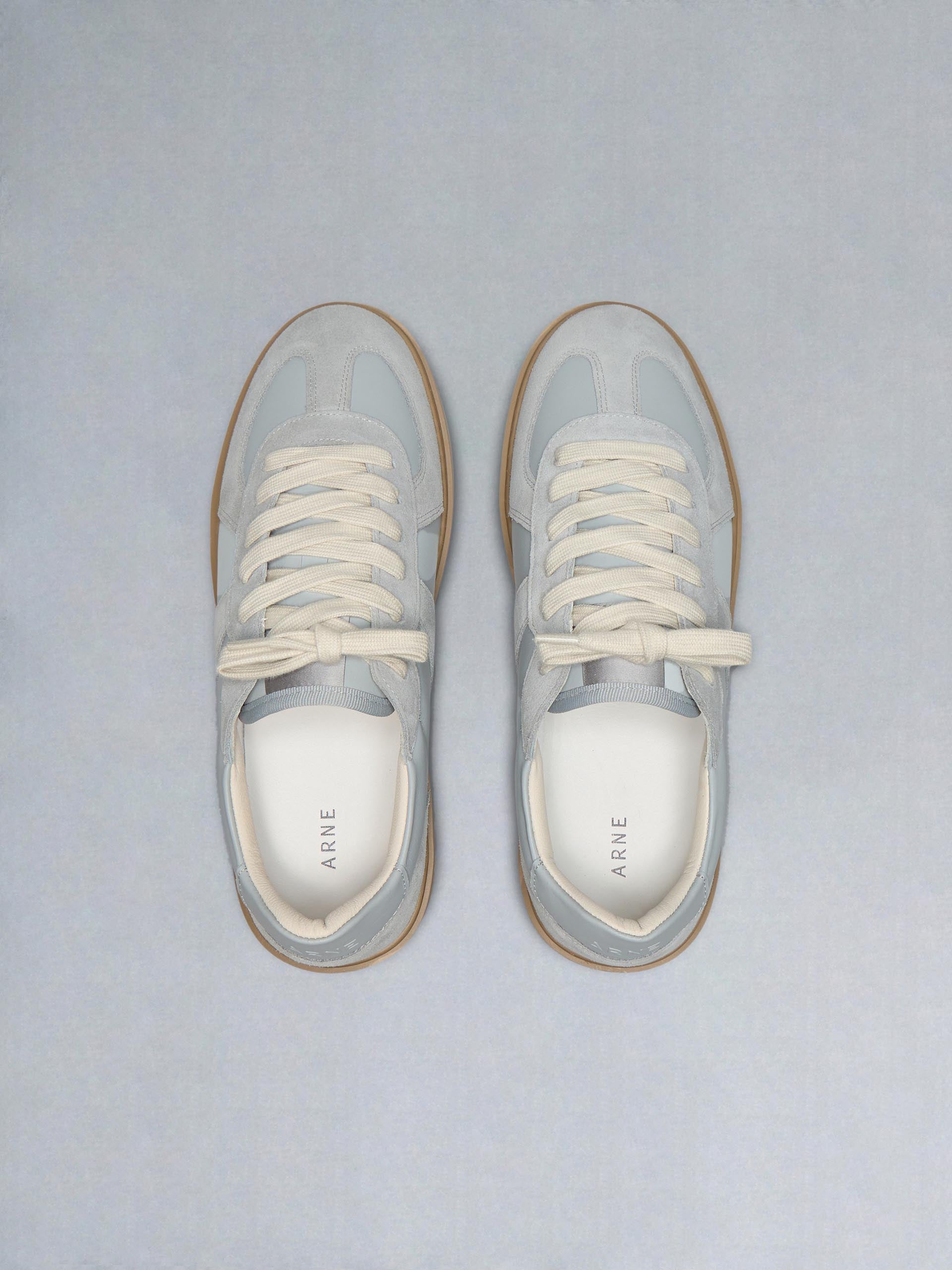 Mens Classic Court Trainer in Grey Gum