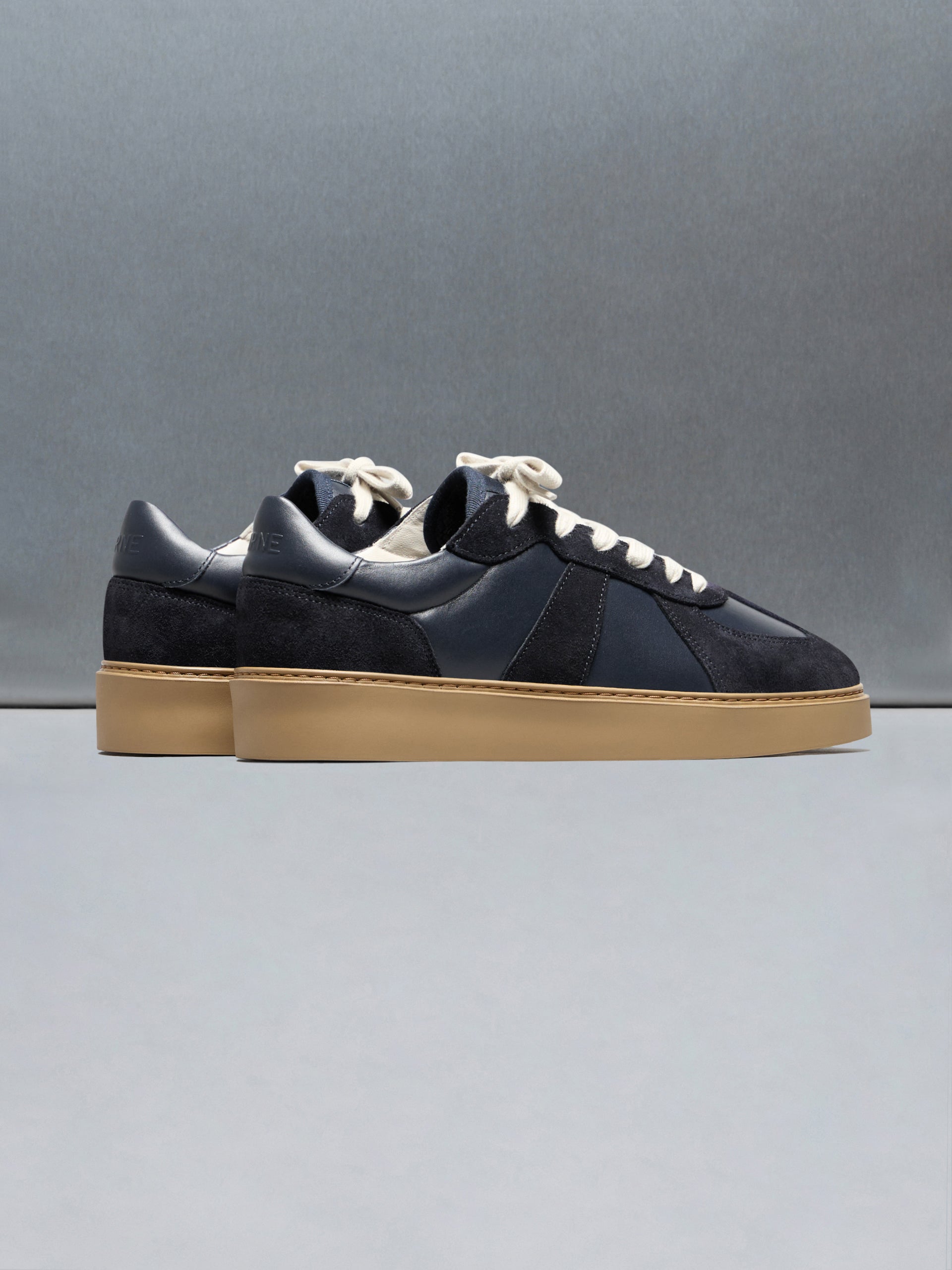 Mens Classic Court Trainer in Navy Gum