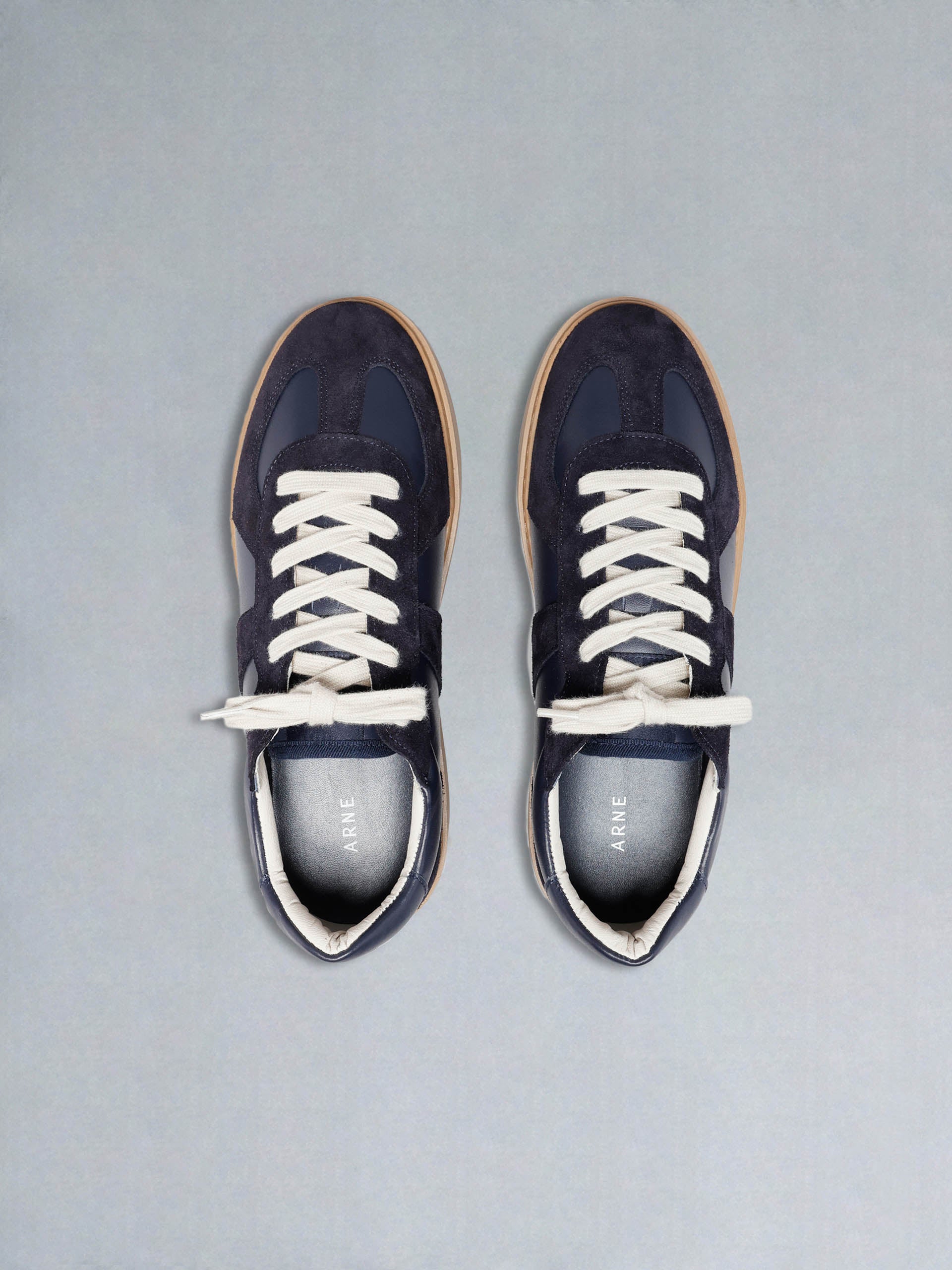 Mens Classic Court Trainer in Navy Gum