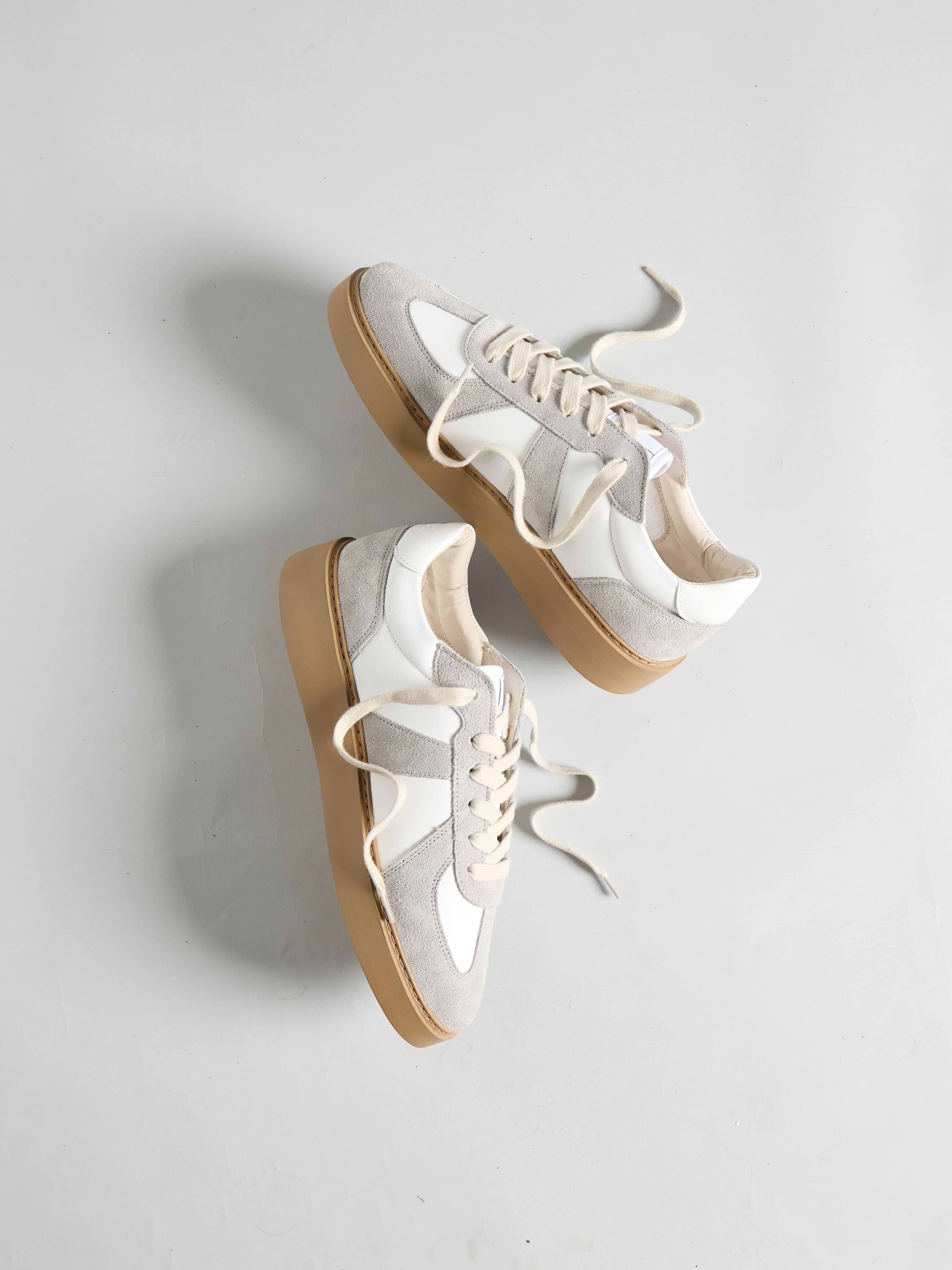Mens Classic Court Trainer in White Grey
