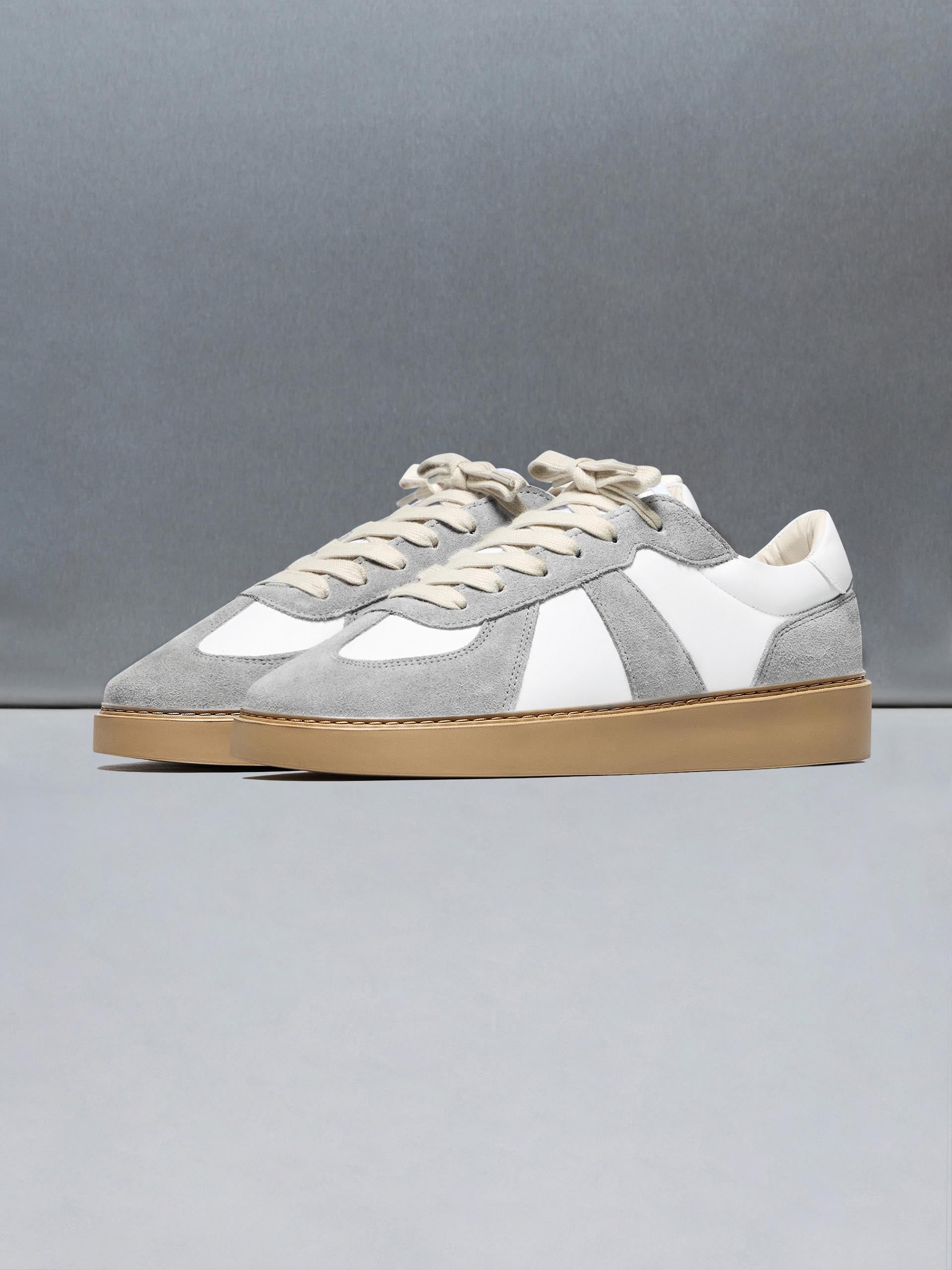 Mens Classic Court Trainer in White Grey