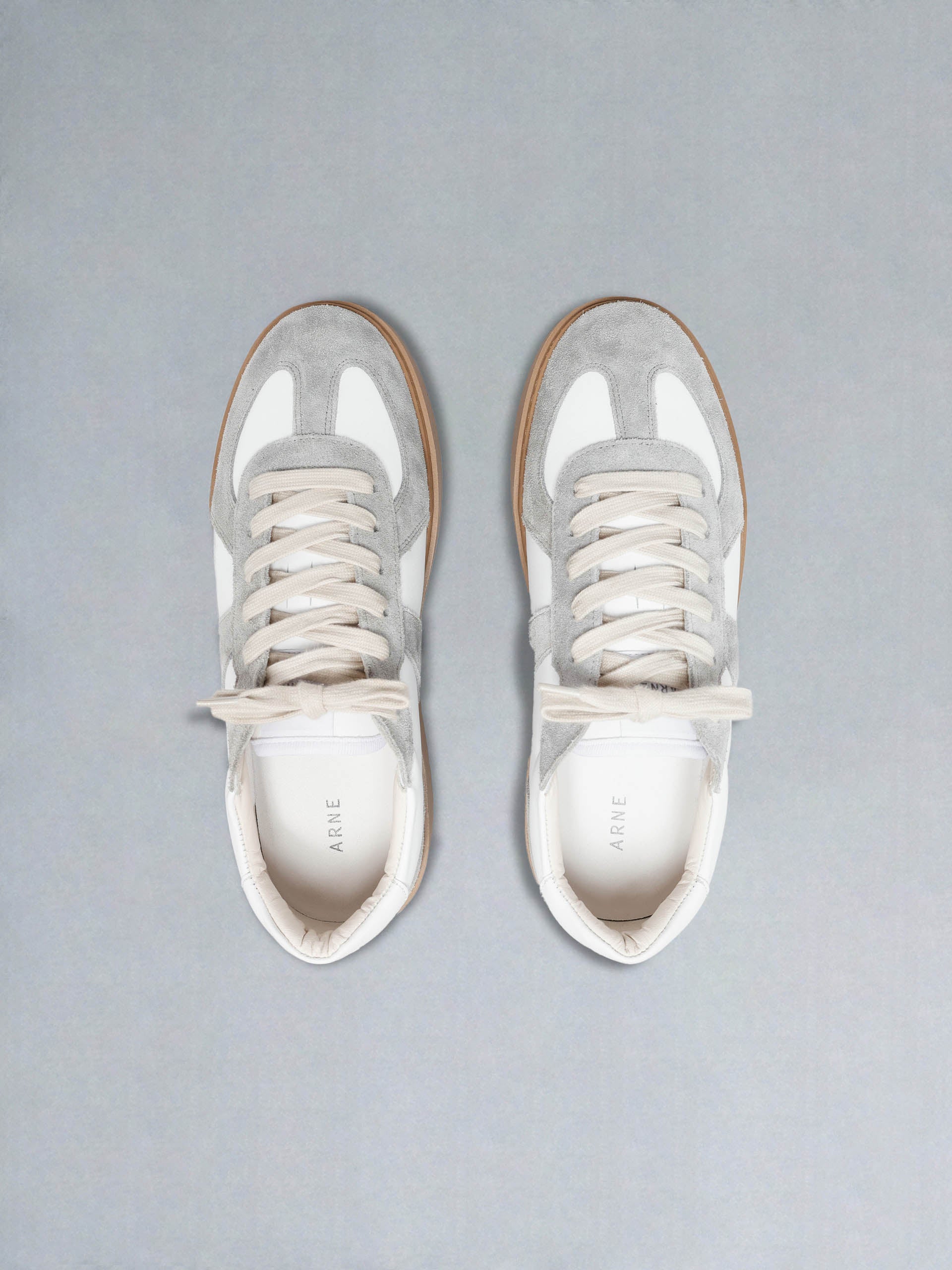 Mens Classic Court Trainer in White Grey