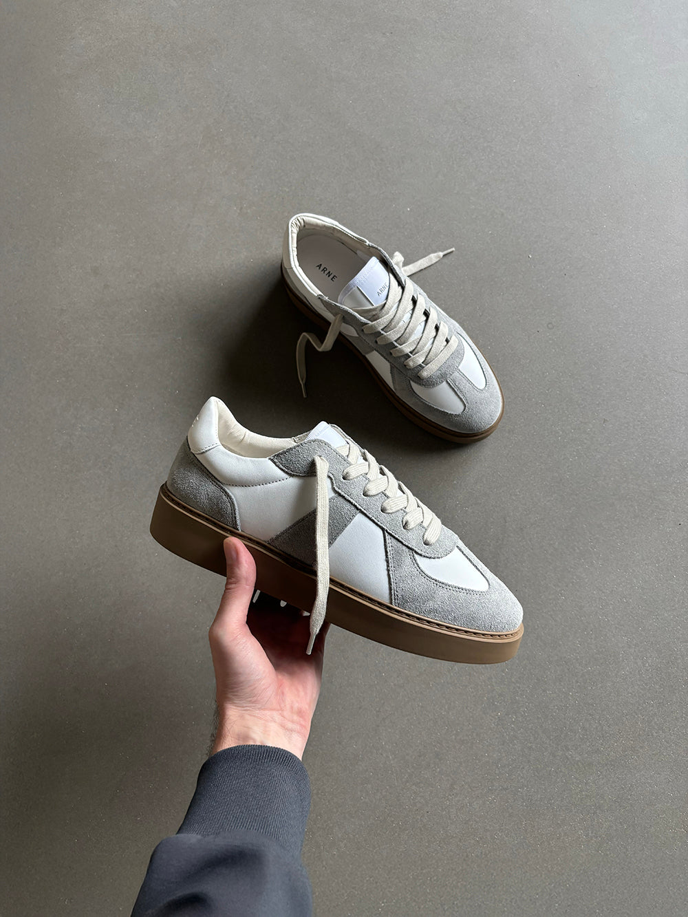 Mens Classic Court Trainer in White Grey