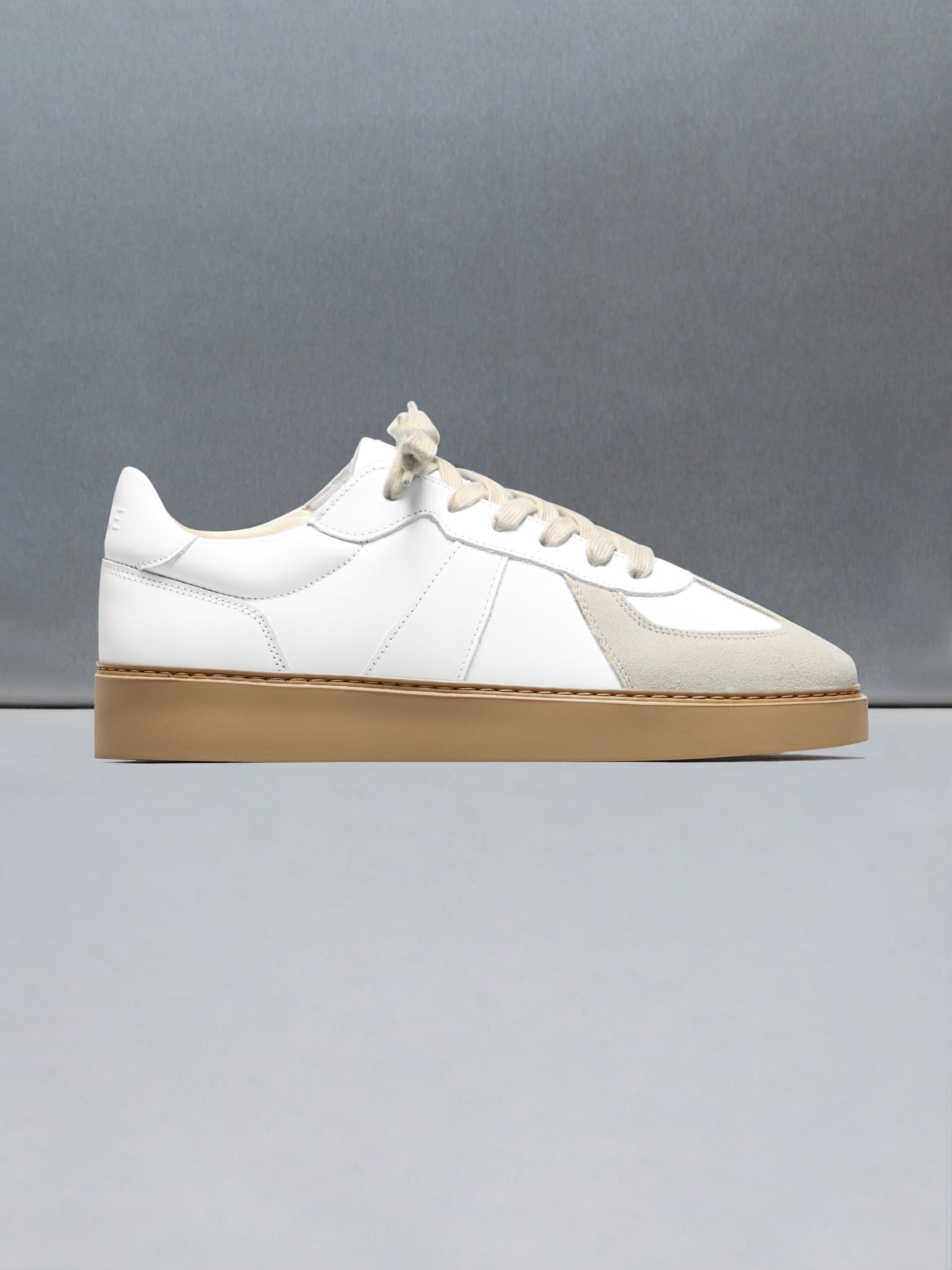 Mens Classic Court Trainer in White Gum