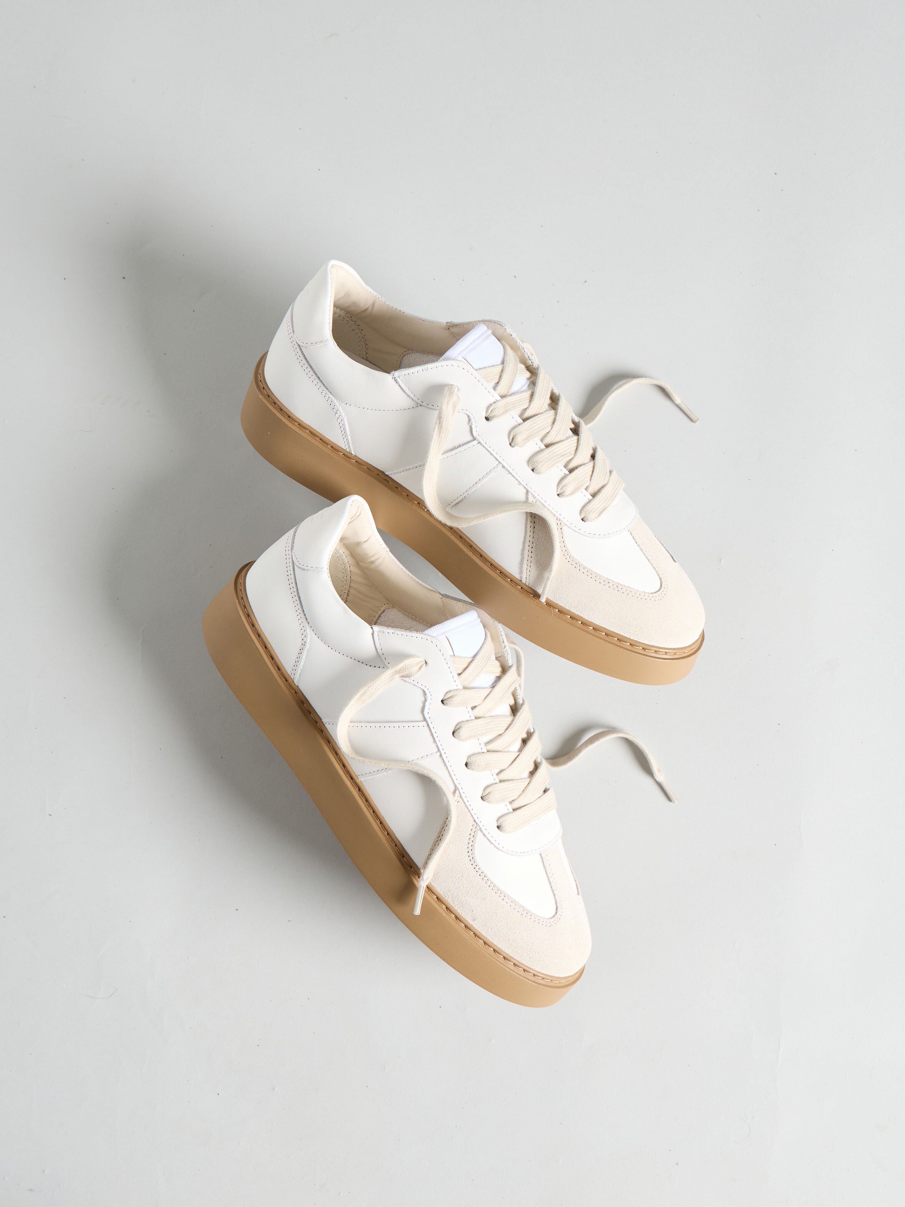 Mens Classic Court Trainer in White Gum