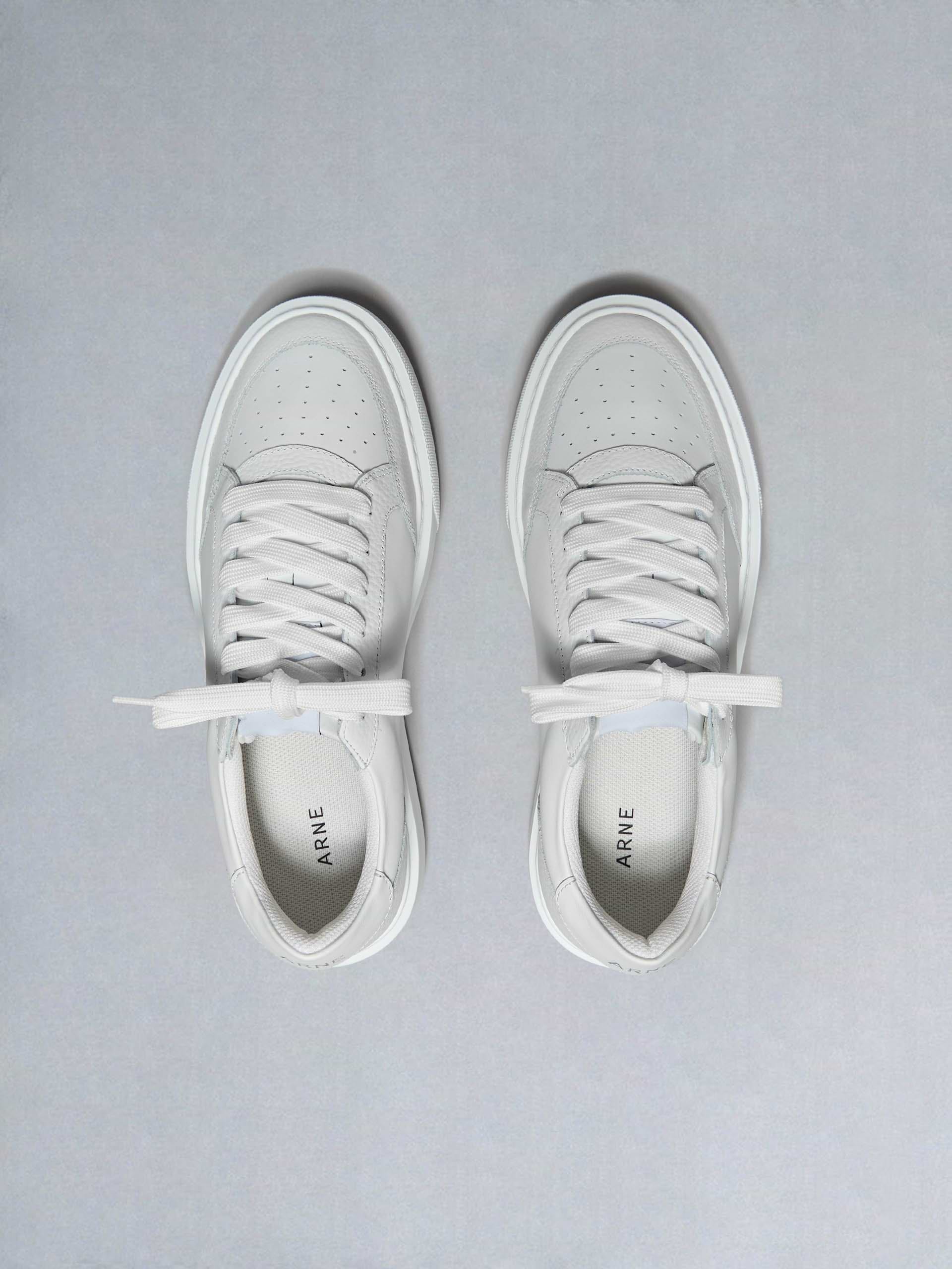 Court Trainer 2.0 in Triple White