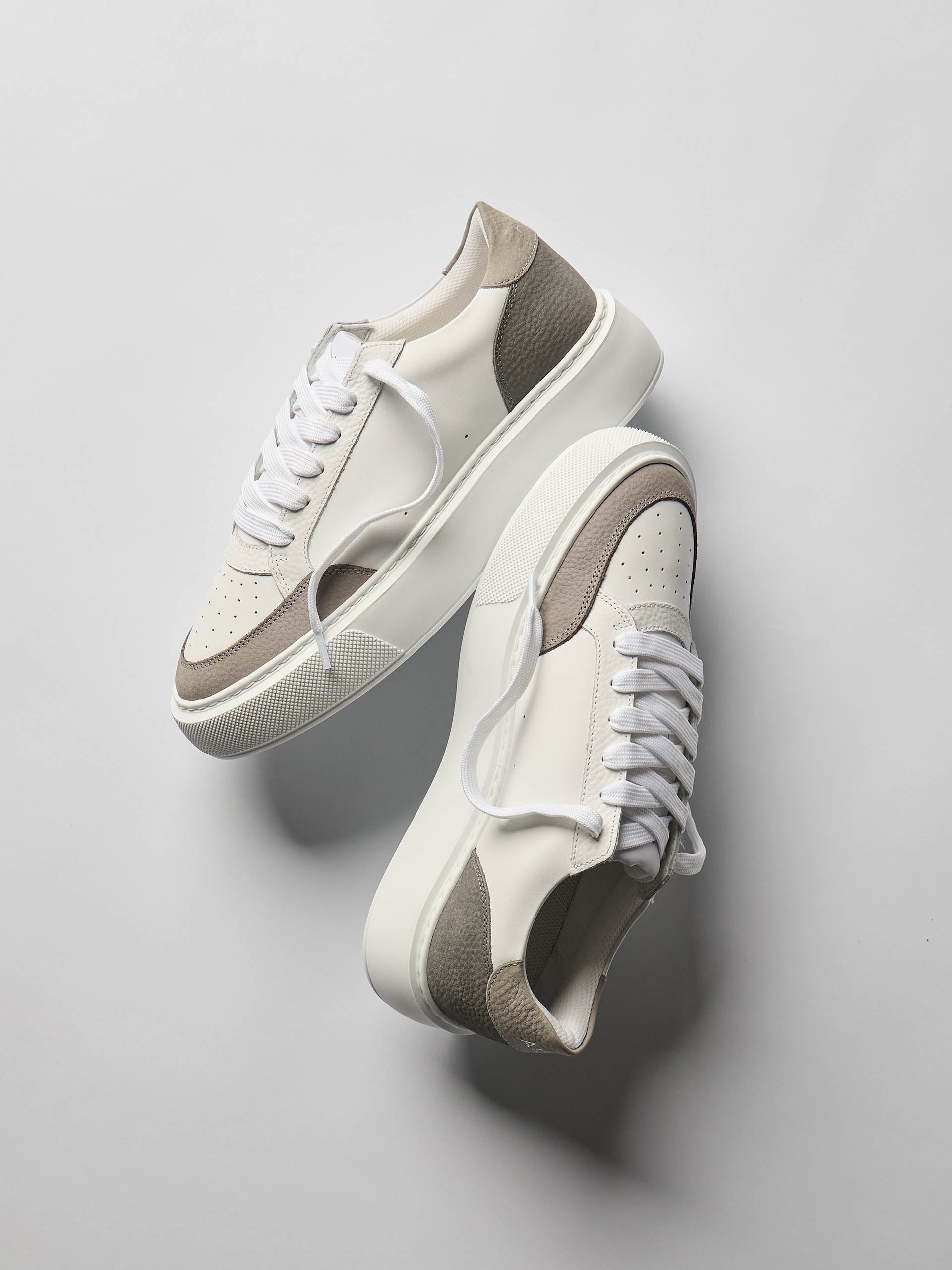 Mens Court Trainer 2.0 in White Autumn