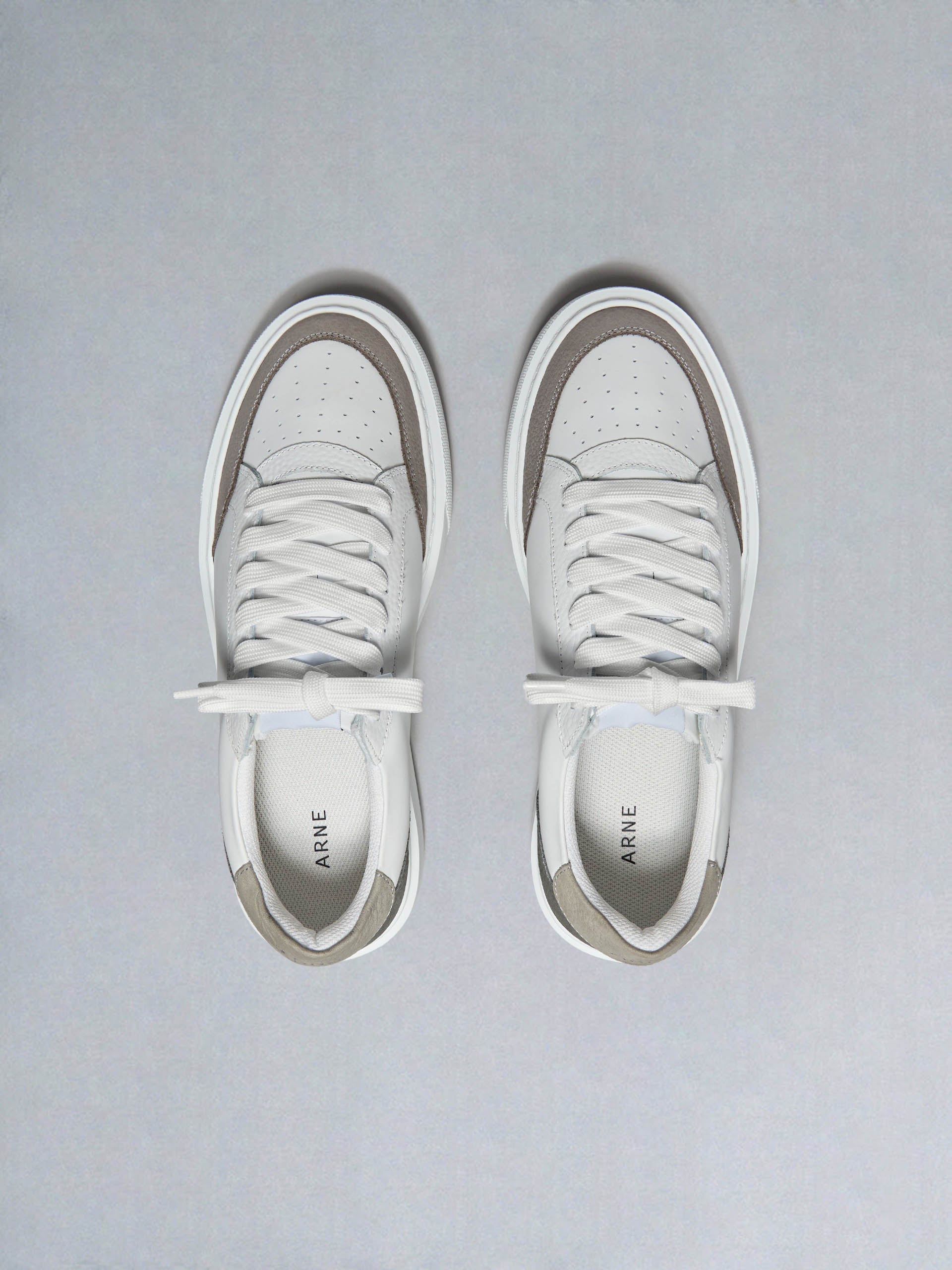 Mens Court Trainer 2.0 in White Autumn