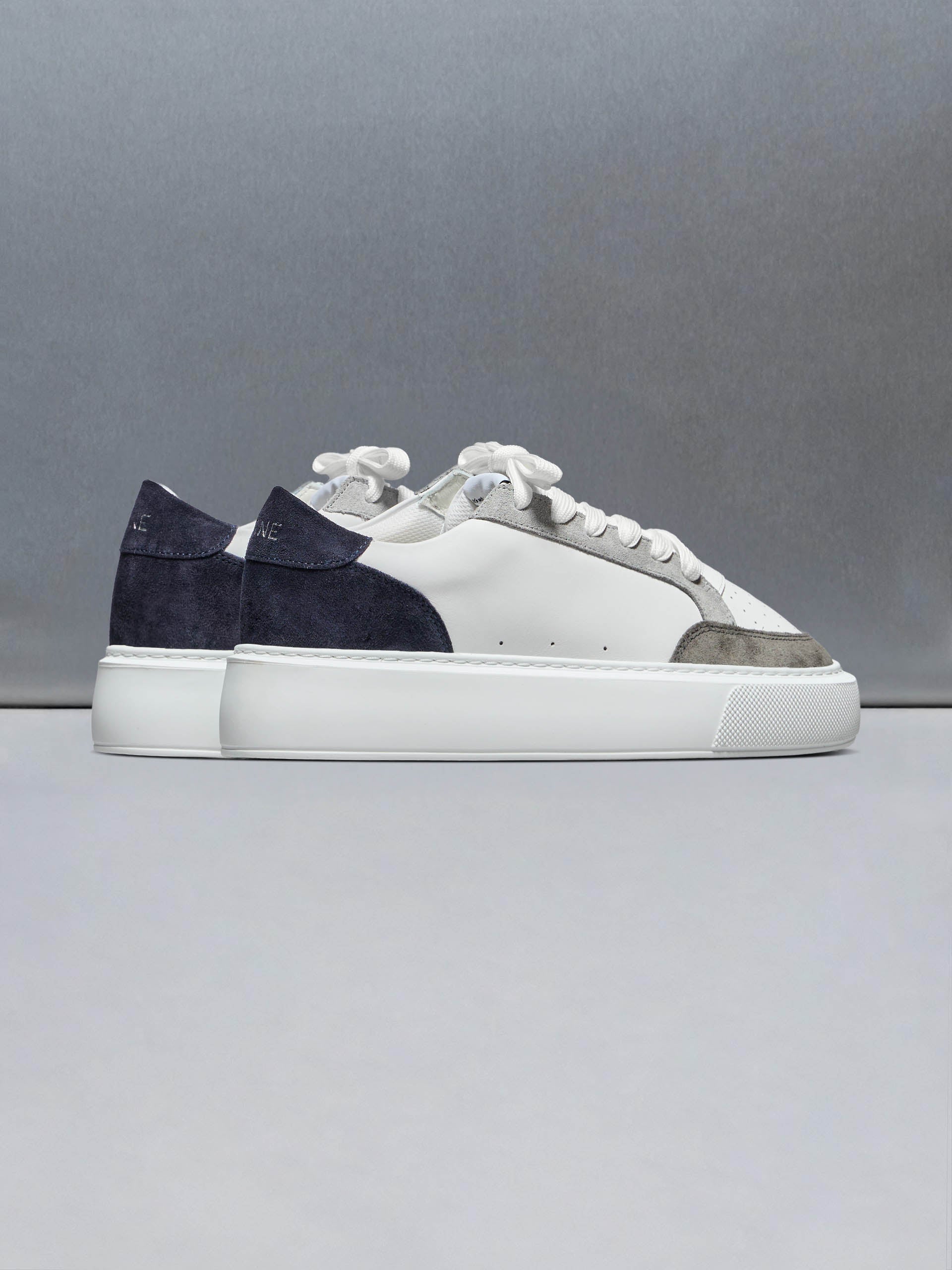 Mens Court Trainer 2.0 in White Navy