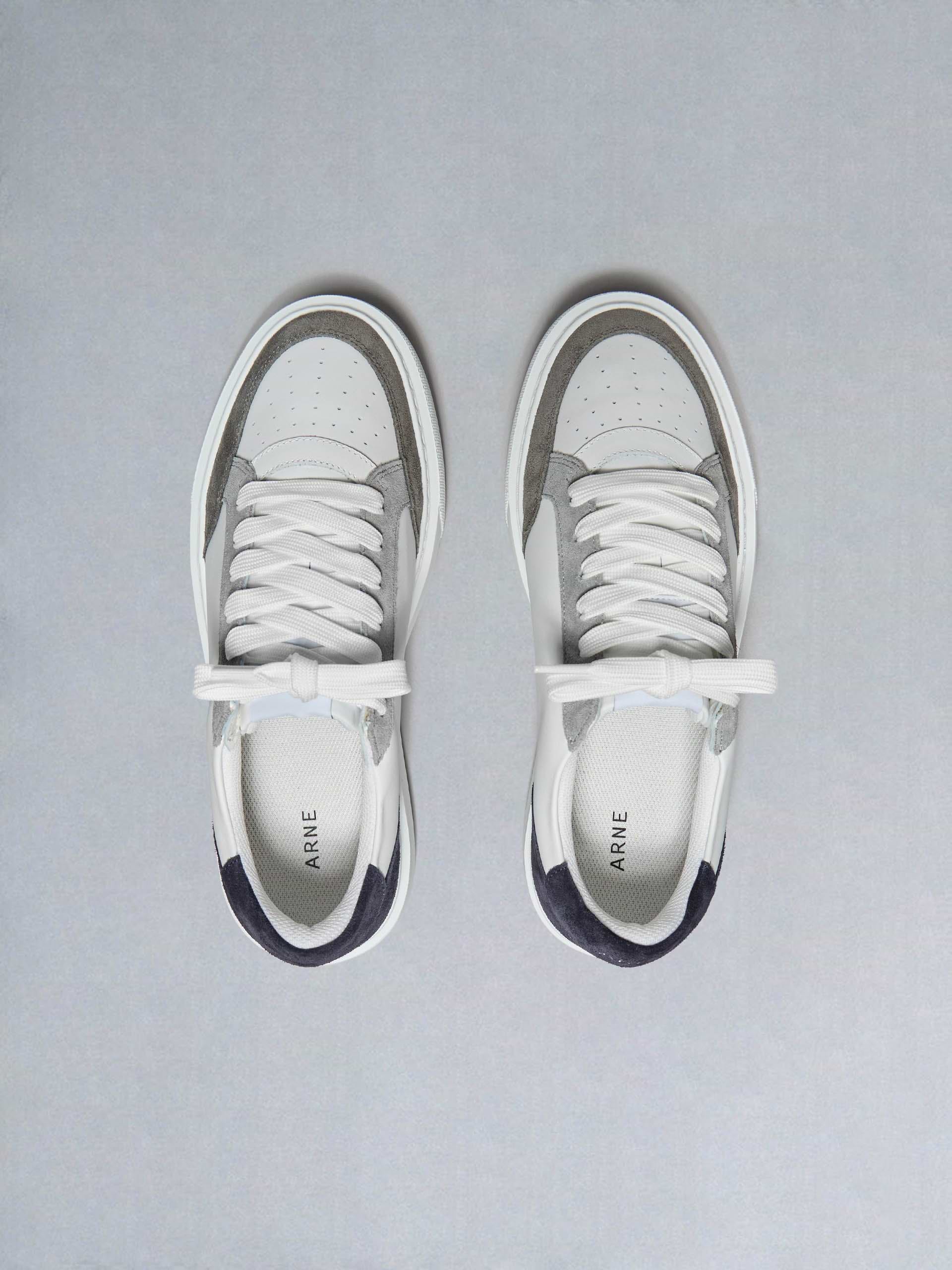 Court Trainer 2.0 in White Navy