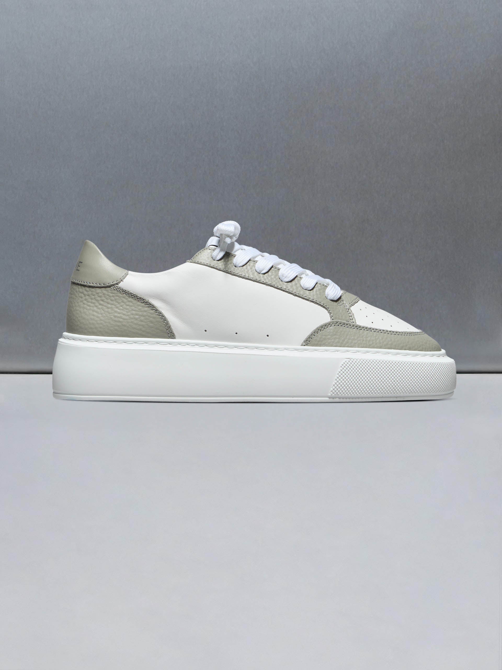 Mens Court Trainer 2.0 in White Stone