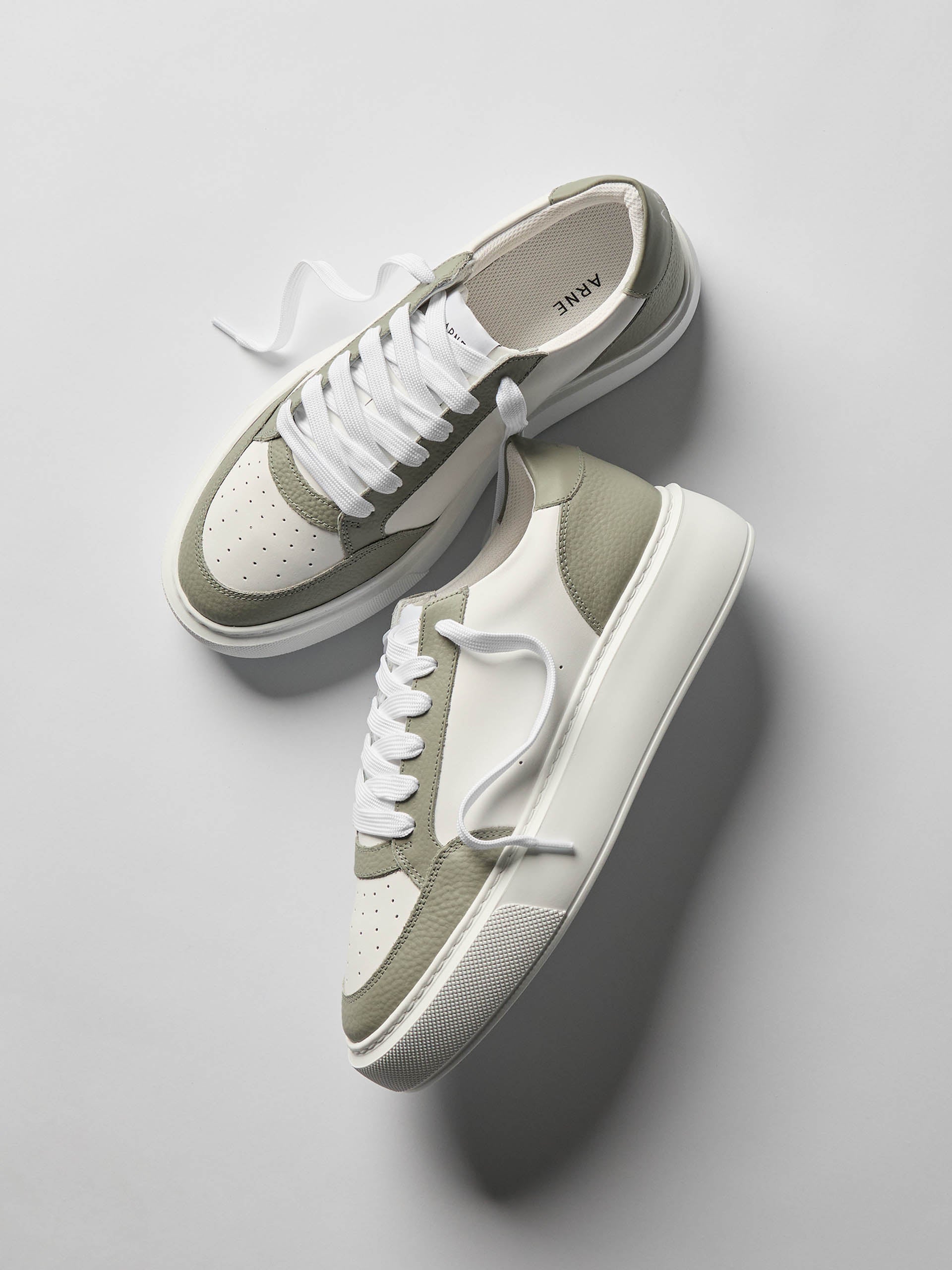 Mens Court Trainer 2.0 in White Stone
